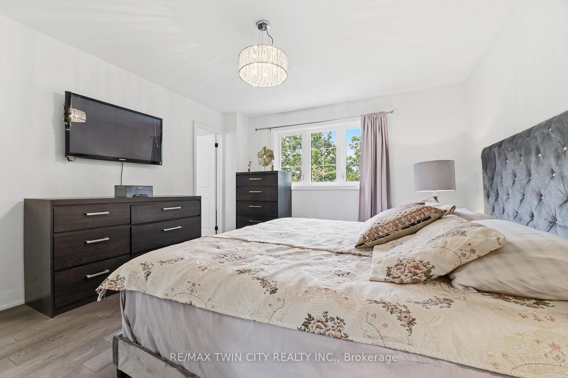 Photo 26 of 512 Hawthorne Crescent, Milton, Bronte Meadows — HOMEH