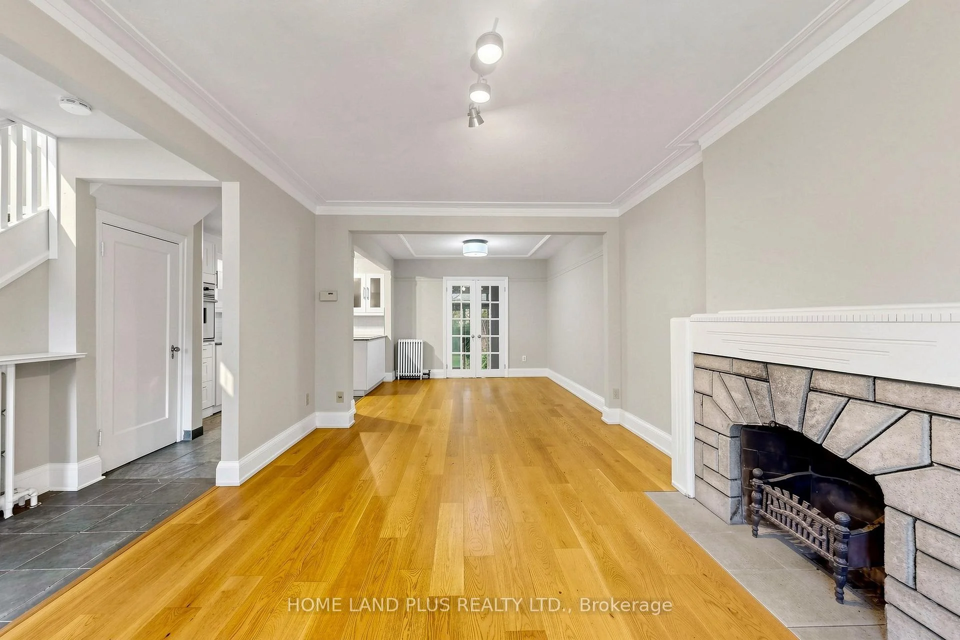 Photo 4 of 57 Mann Avenue, Toronto, Mount Pleasant East — HOMEH