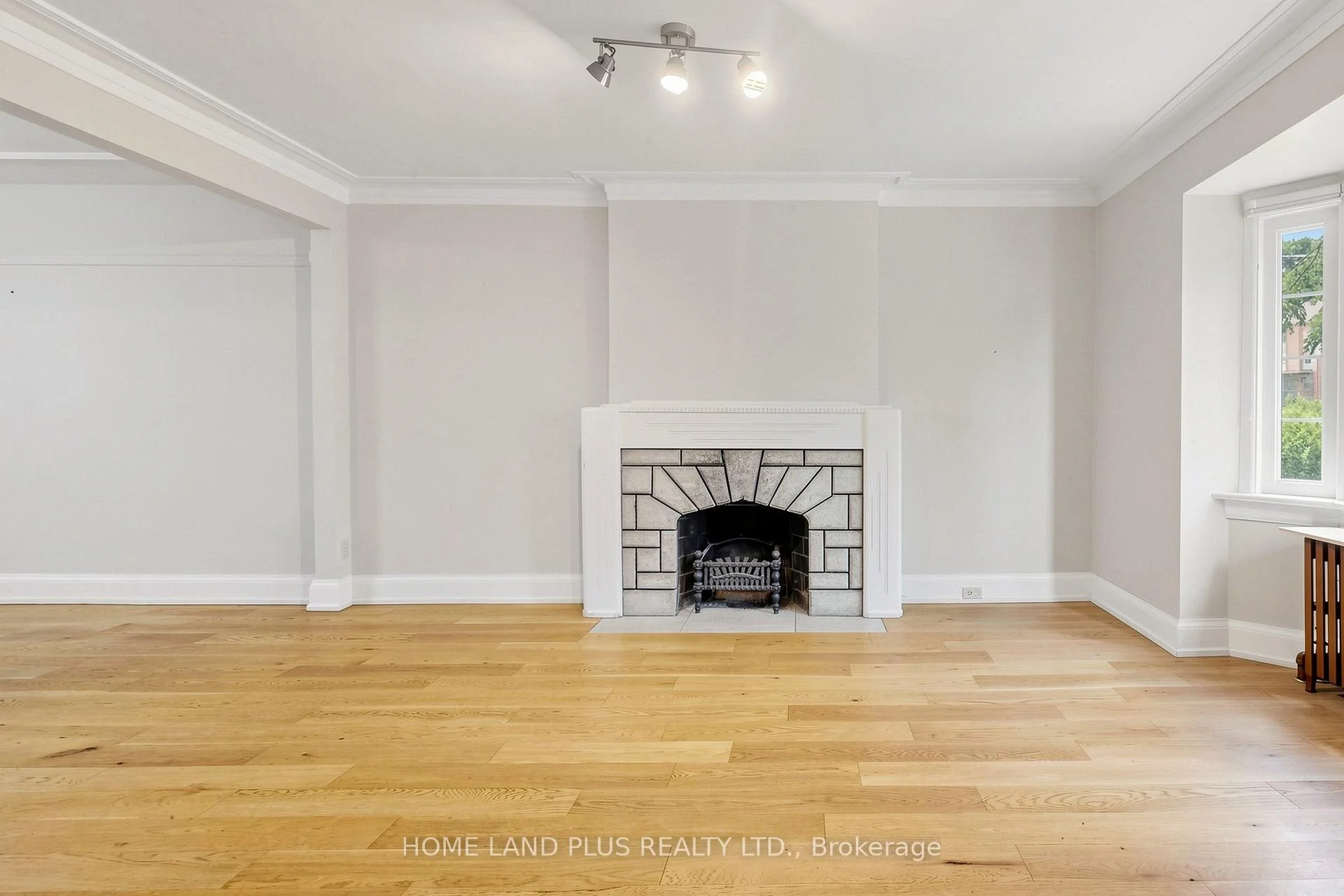 Photo 6 of 57 Mann Avenue, Toronto, Mount Pleasant East — HOMEH