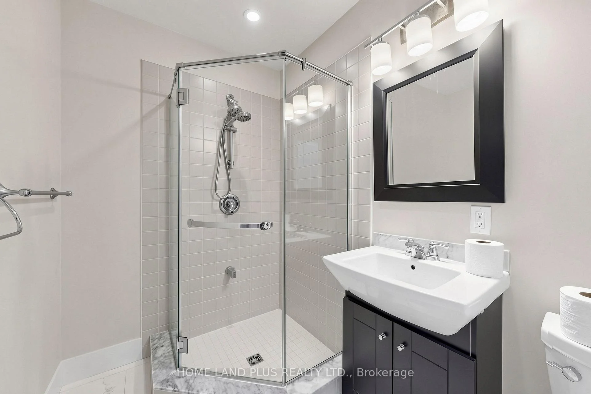 Photo 22 of 57 Mann Avenue, Toronto, Mount Pleasant East — HOMEH