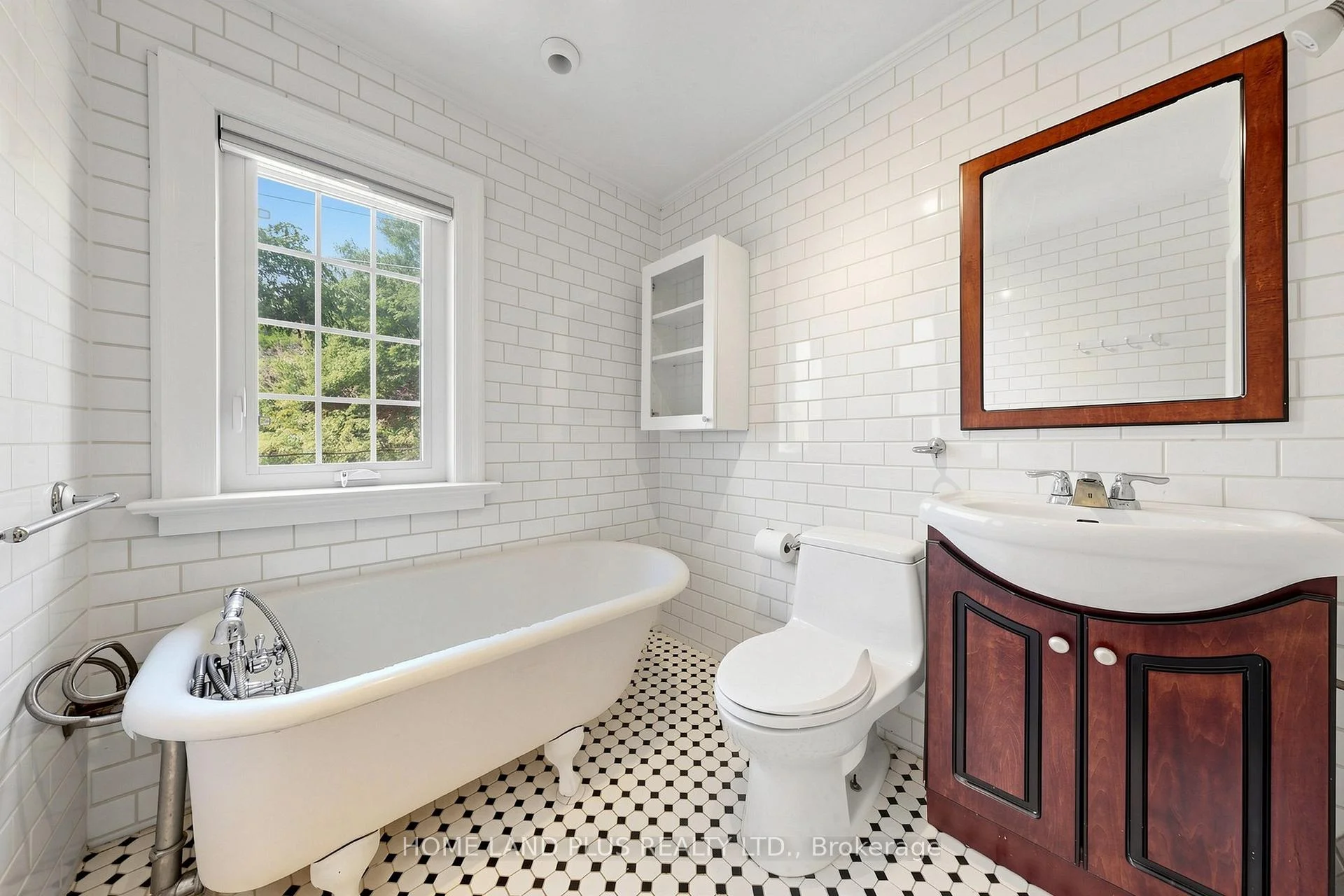 Photo 27 of 57 Mann Avenue, Toronto, Mount Pleasant East — HOMEH