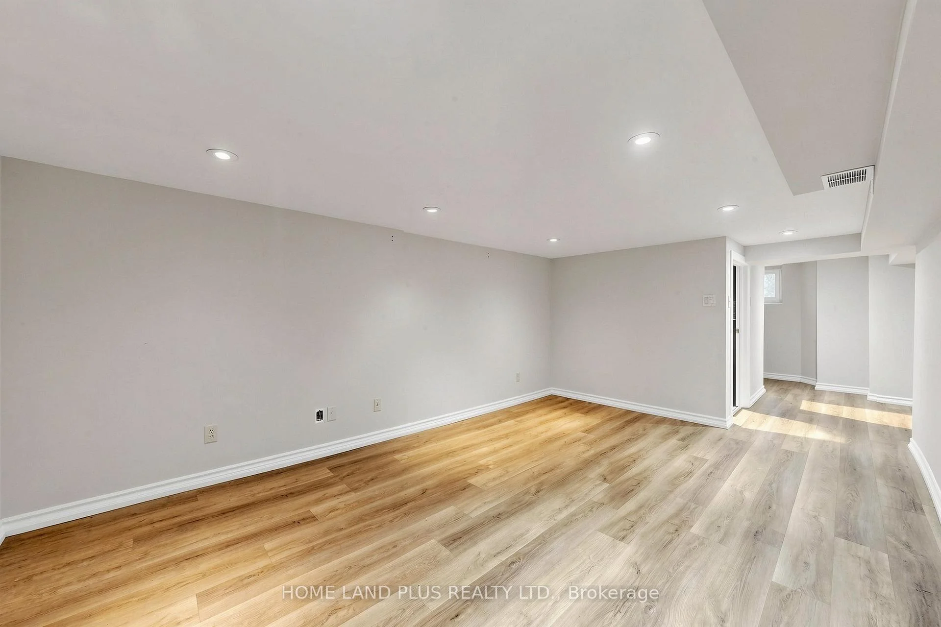 Photo 34 of 57 Mann Avenue, Toronto, Mount Pleasant East — HOMEH