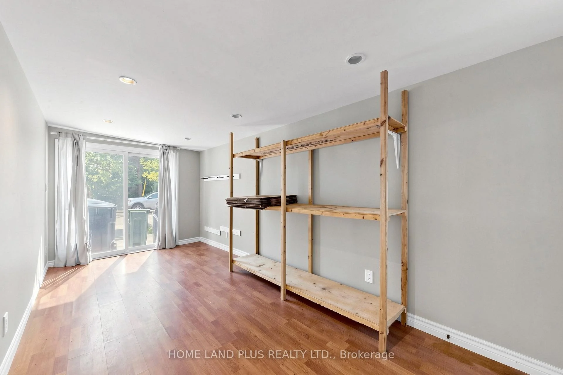 Photo 36 of 57 Mann Avenue, Toronto, Mount Pleasant East — HOMEH