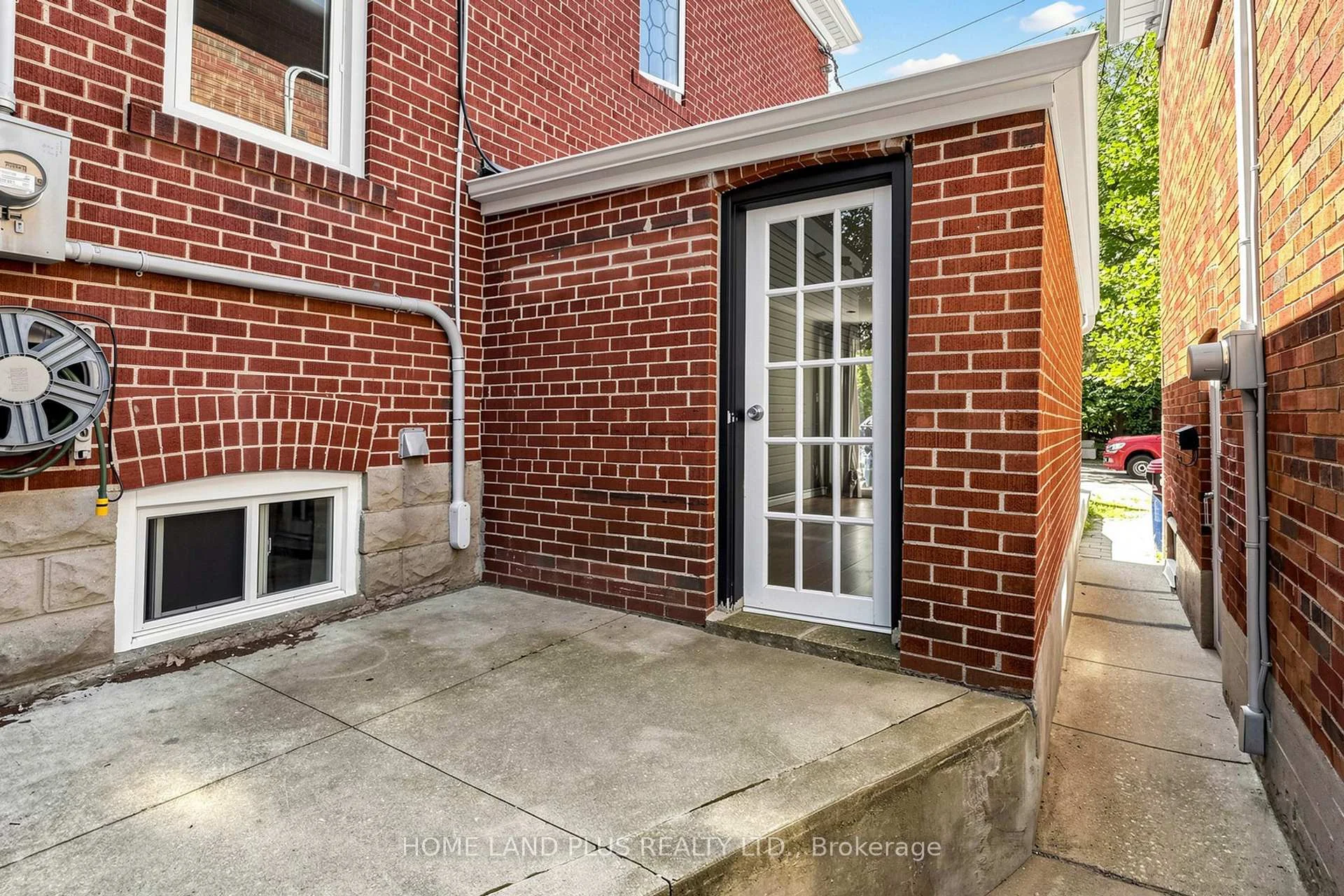 Photo 38 of 57 Mann Avenue, Toronto, Mount Pleasant East — HOMEH