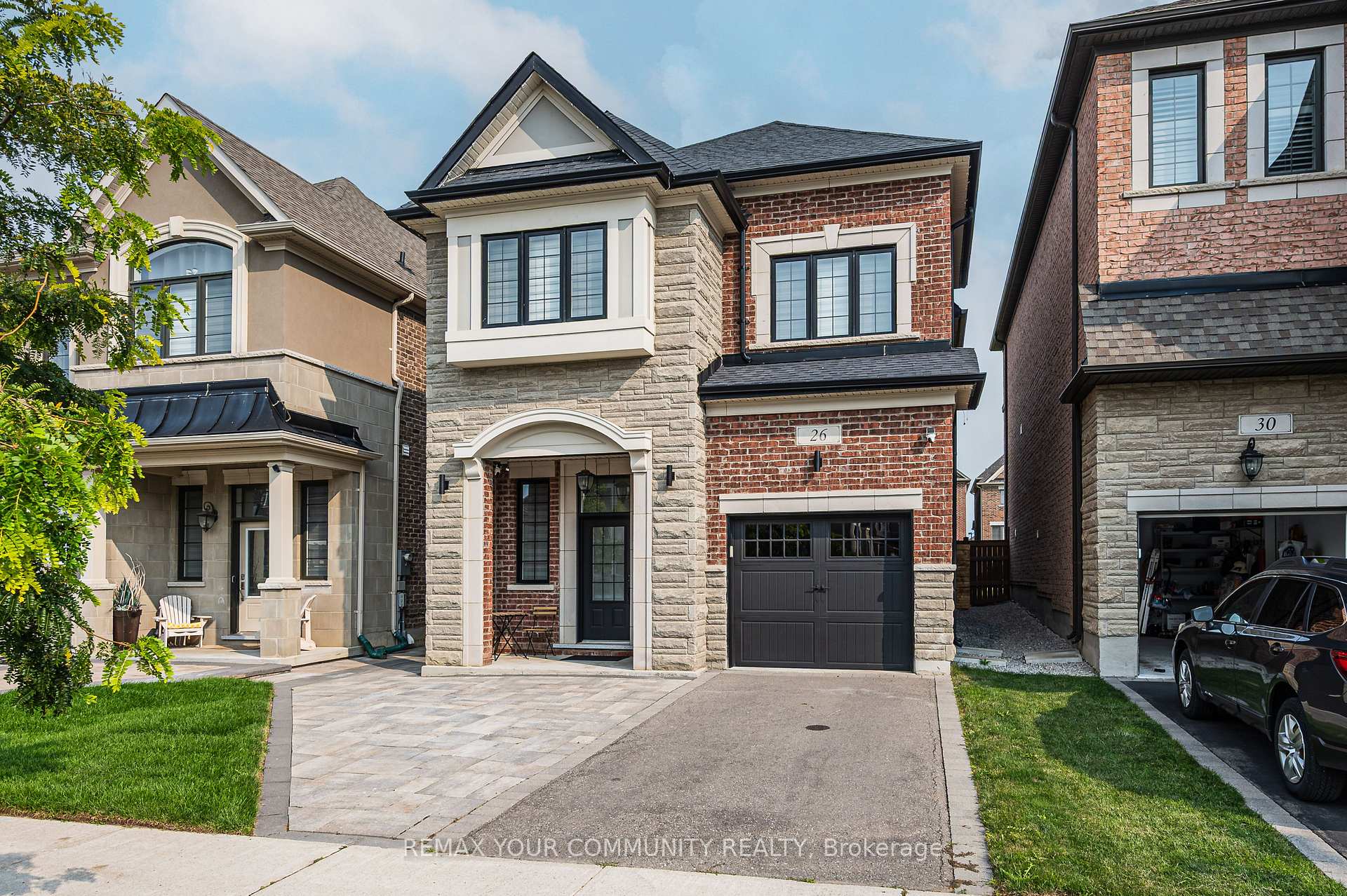 Photo 2 of 26 Faust Ridge, Vaughan, Kleinburg — HOMEH