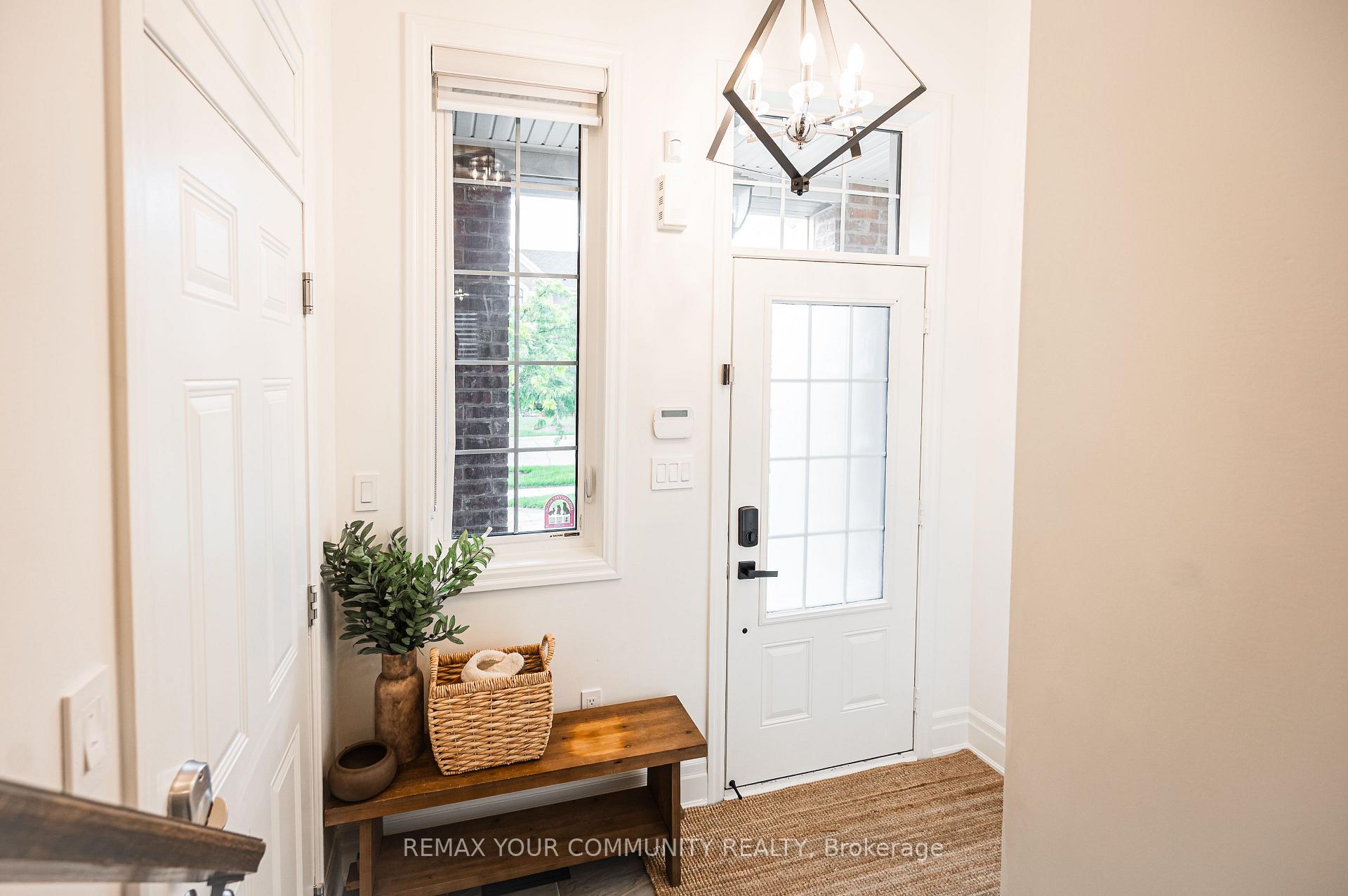 Photo 3 of 26 Faust Ridge, Vaughan, Kleinburg — HOMEH