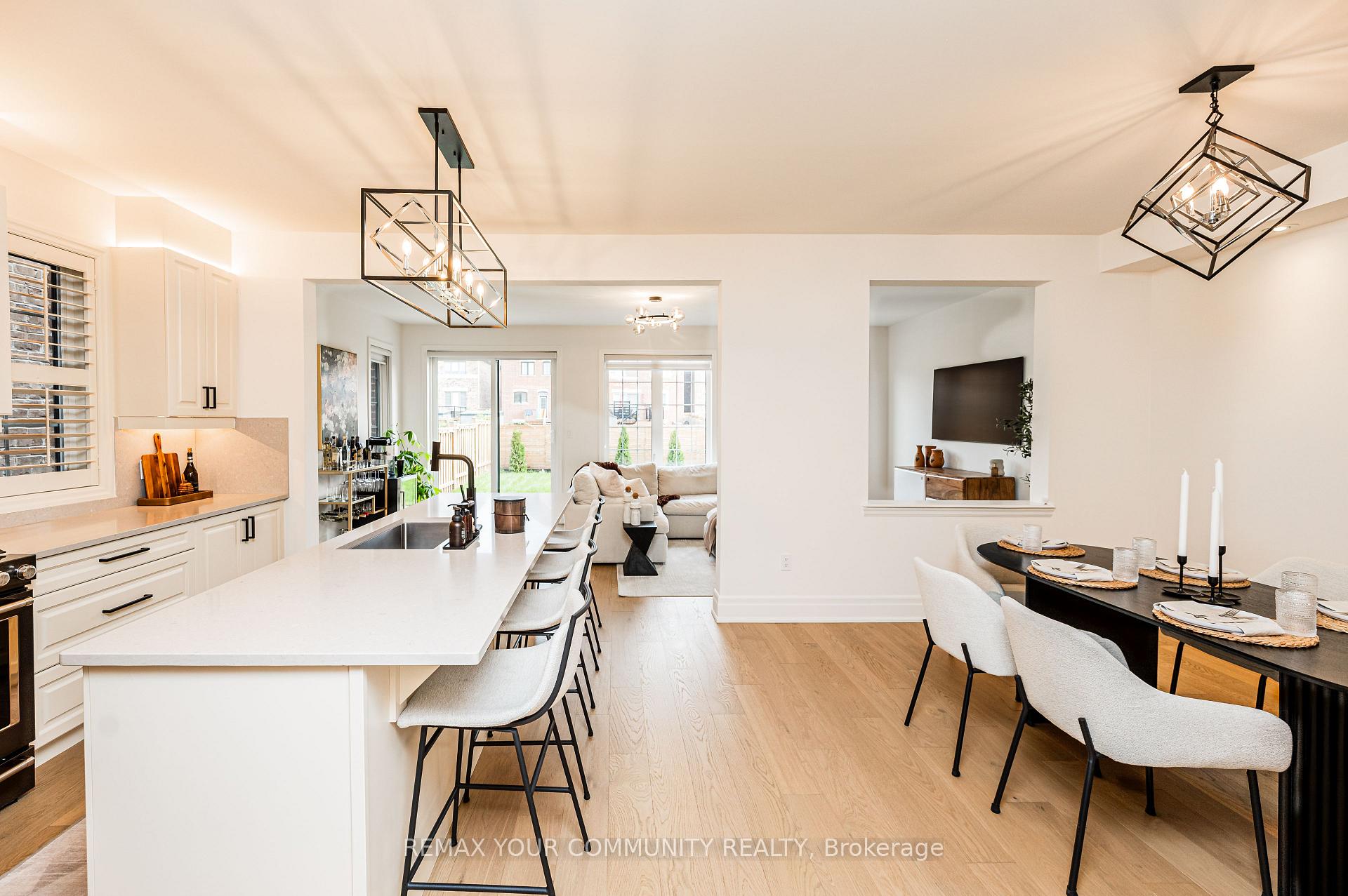 Photo 4 of 26 Faust Ridge, Vaughan, Kleinburg — HOMEH