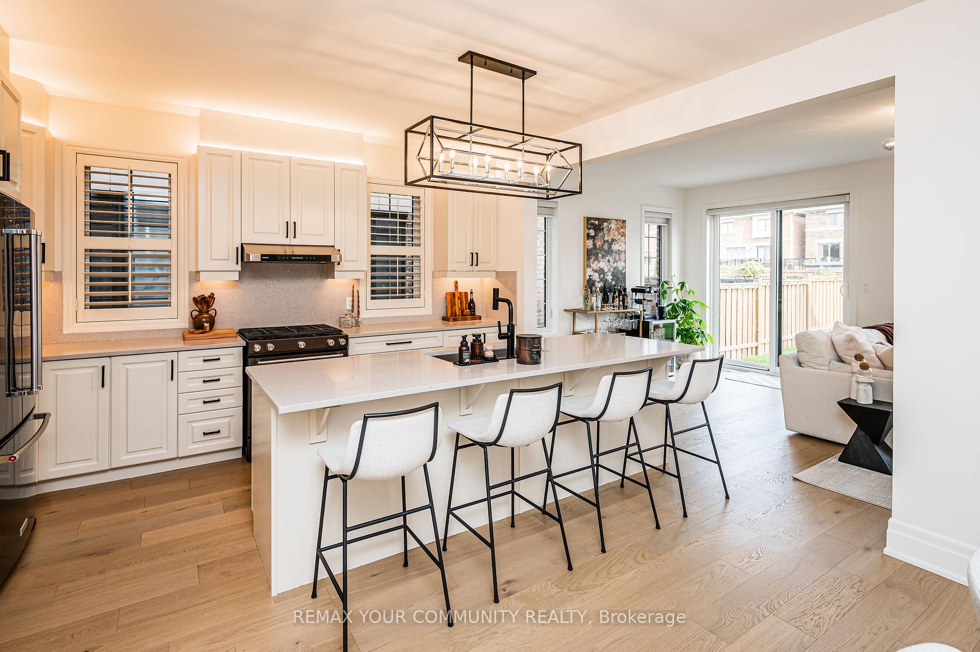 Photo 8 of 26 Faust Ridge, Vaughan, Kleinburg — HOMEH