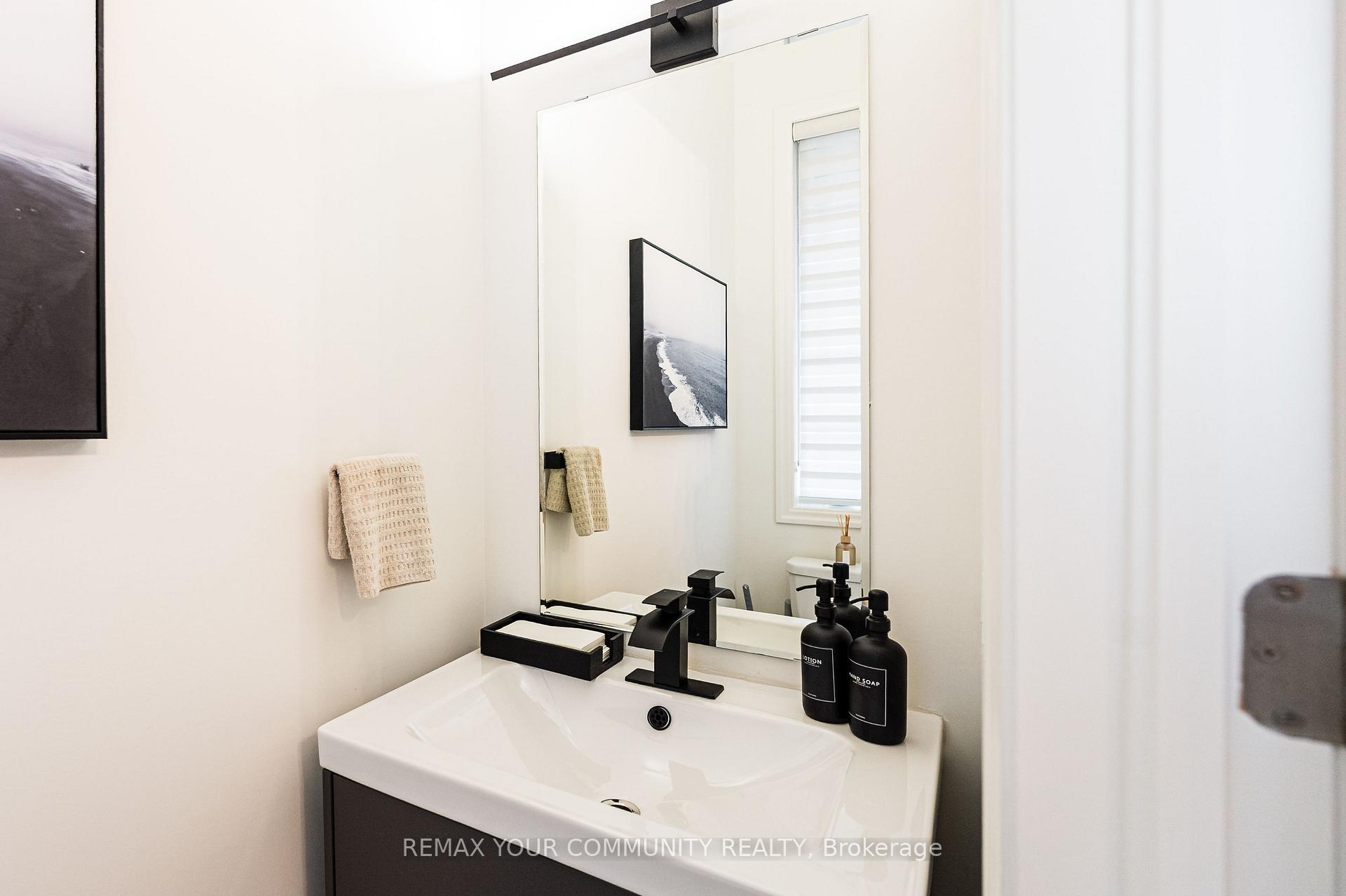 Photo 14 of 26 Faust Ridge, Vaughan, Kleinburg — HOMEH