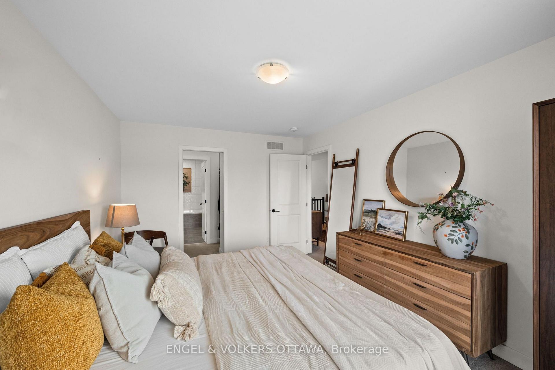 Photo 13 of 167 Longworth Avenue, Ottawa, Leitrim — HOMEH