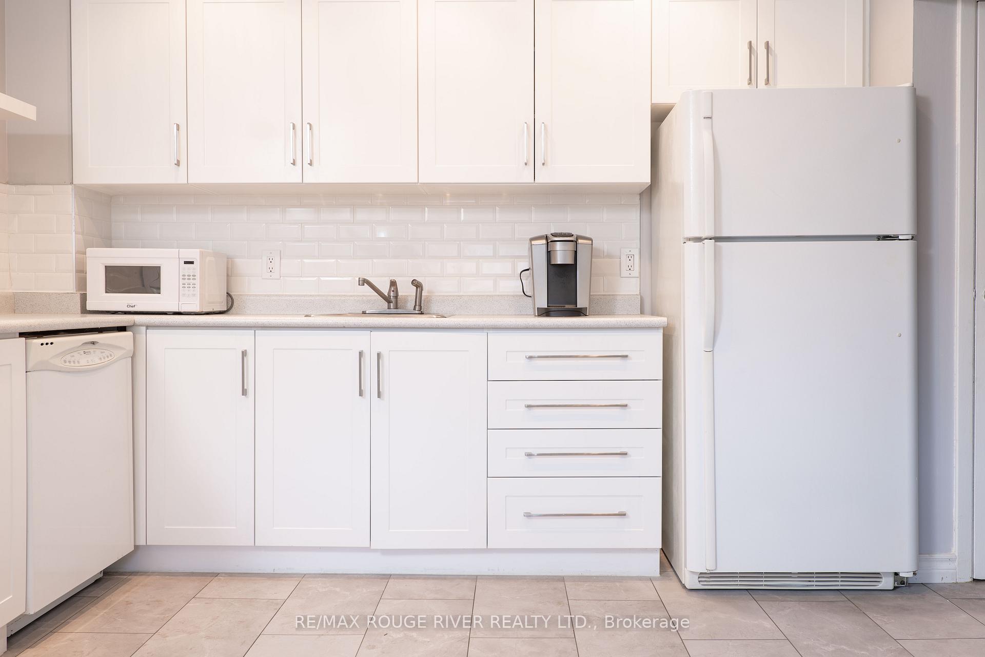 Photo 2 of Unit 27, 925 Bayly Street, Pickering, West Shore — HOMEH
