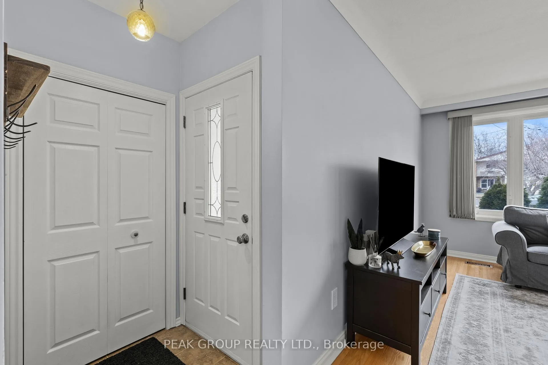 Photo 3 of 8 Holden Street, St. Catharines, Fairview — HOMEH