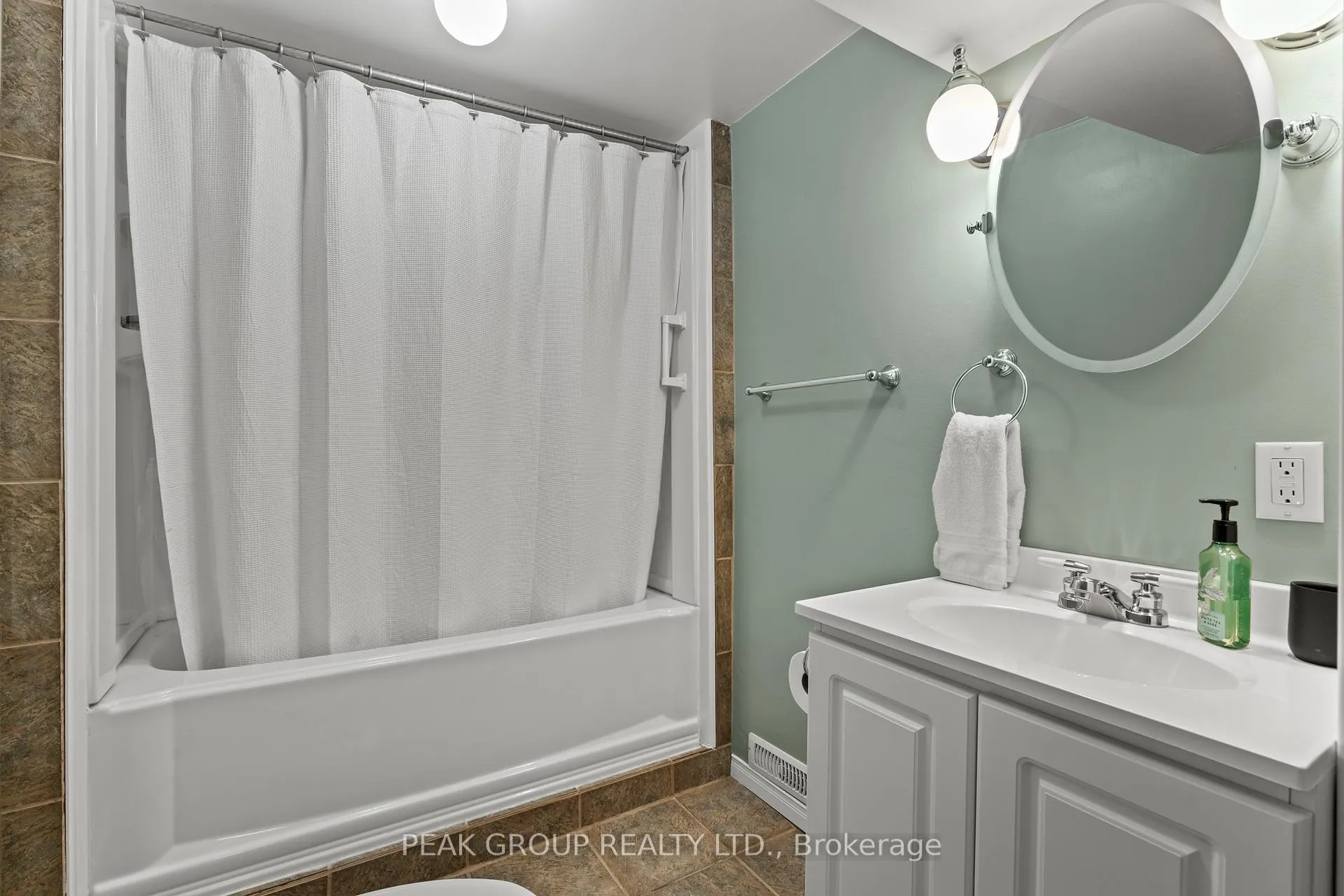 Photo 25 of 8 Holden Street, St. Catharines, Fairview — HOMEH