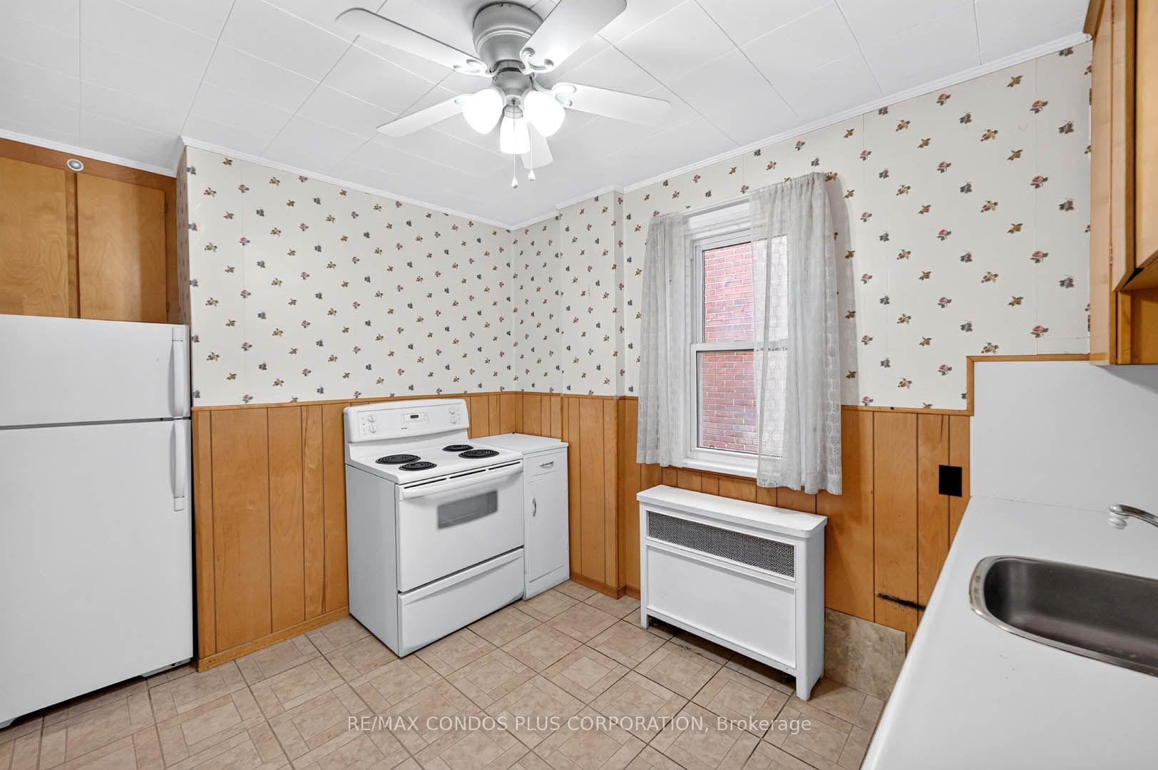 Photo 13 of 77 Fifth Street, Etobicoke, New Toronto — HOMEH
