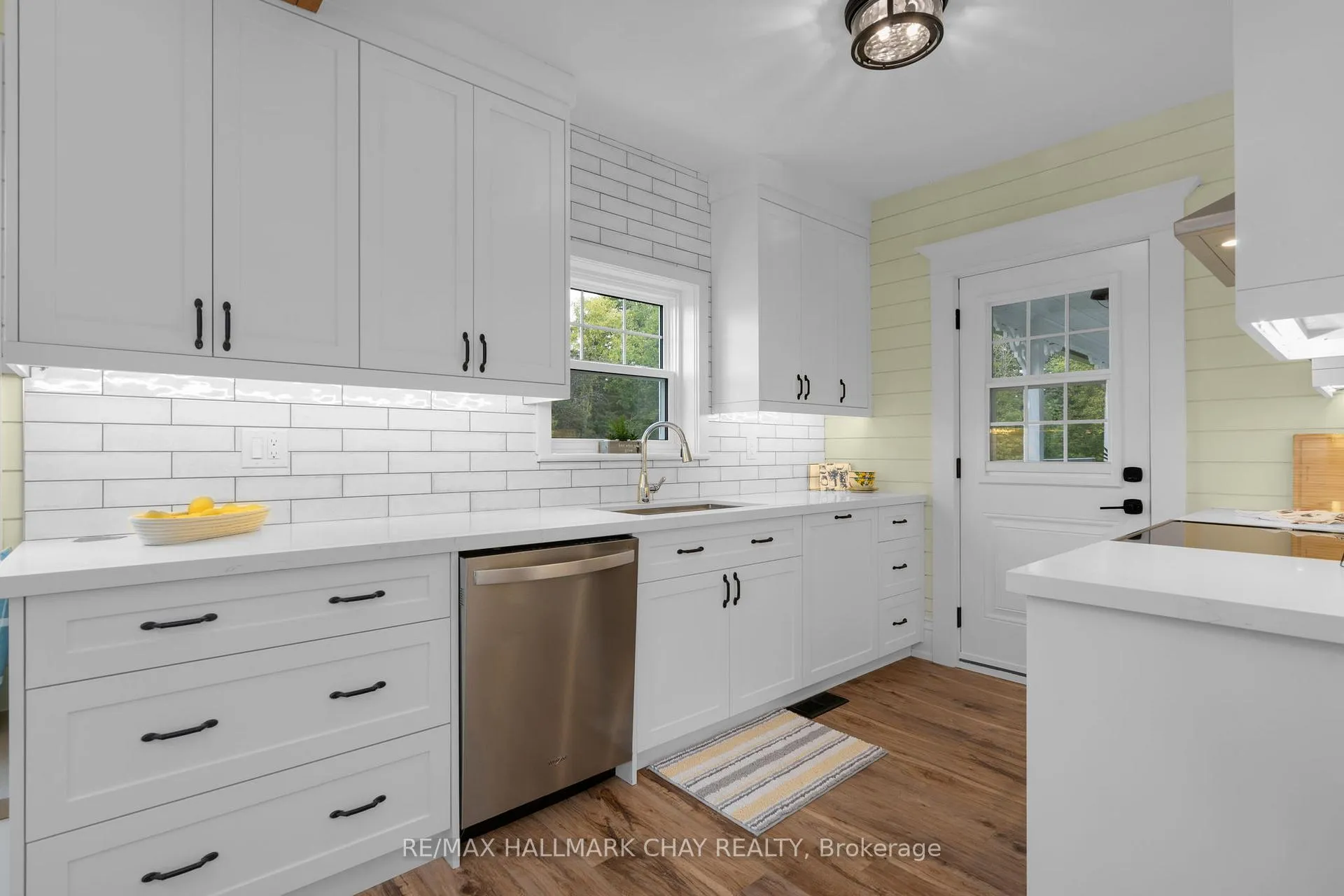 Photo 9 of 86 Mill Street E, Springwater, Hillsdale — HOMEH