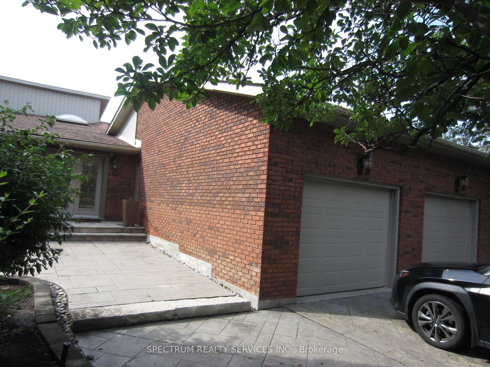 Photo 4 of 135 Hayhoe Avenue, Vaughan, East Woodbridge — HOMEH