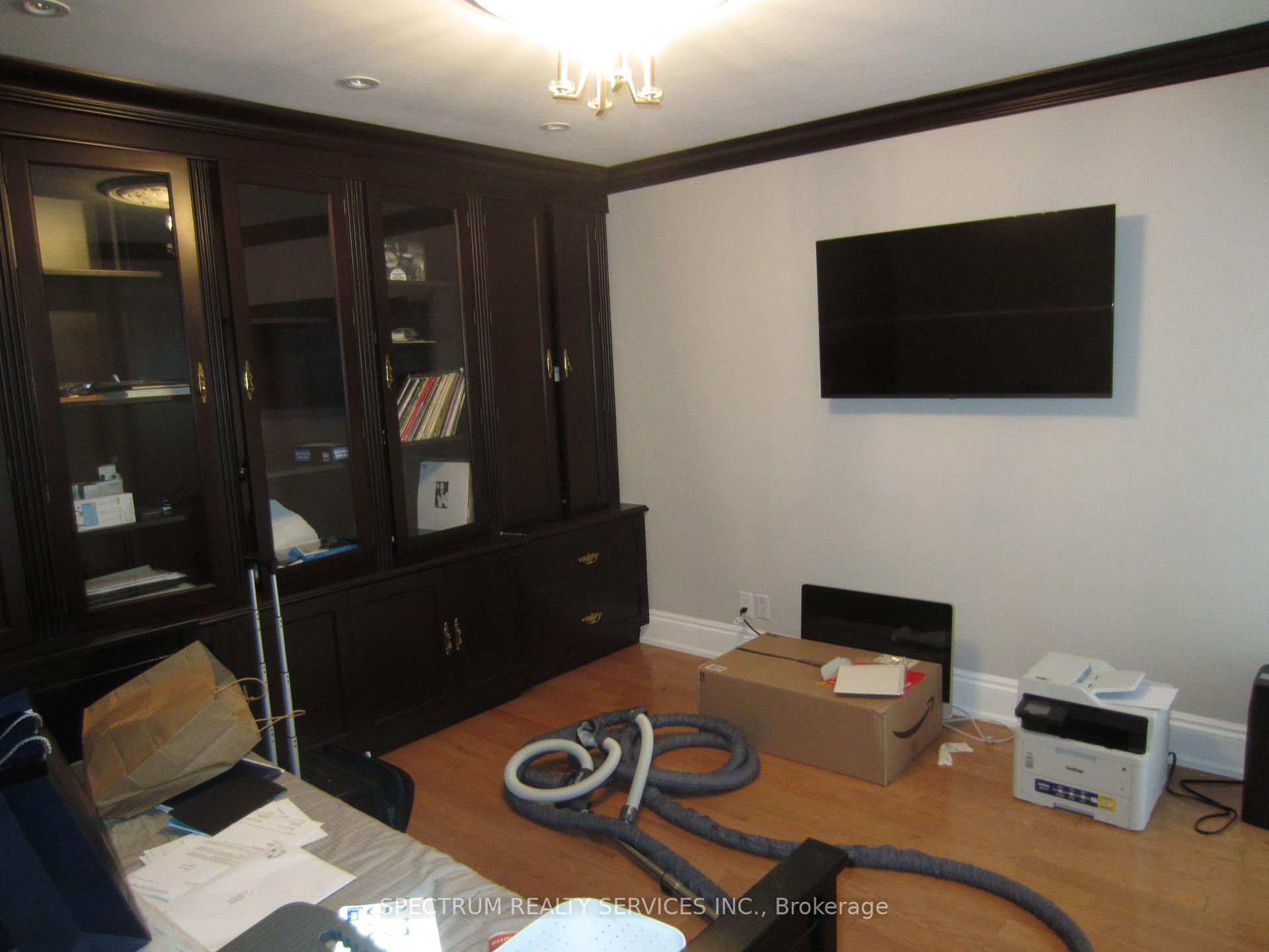 Photo 9 of 135 Hayhoe Avenue, Vaughan, East Woodbridge — HOMEH
