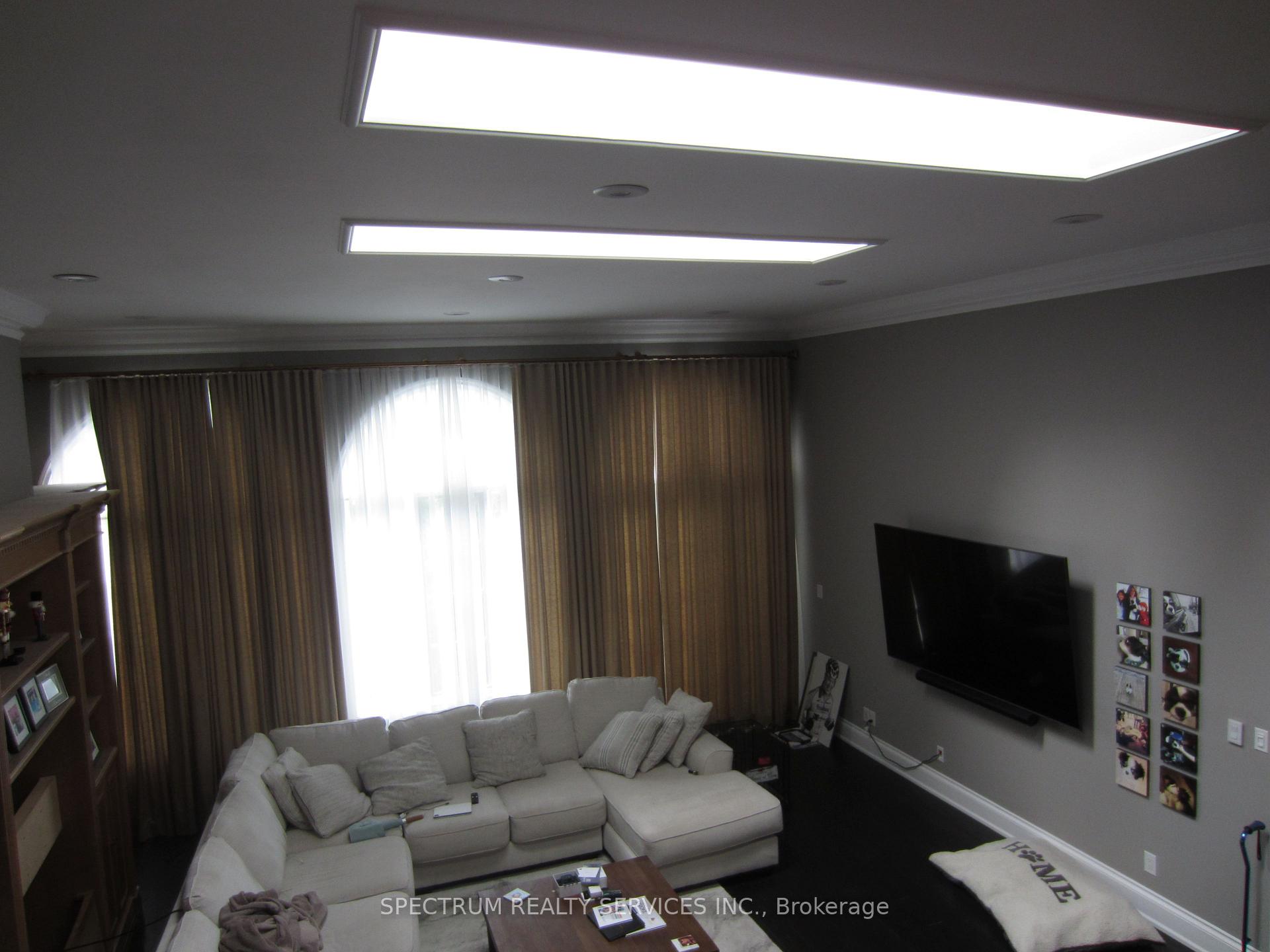 Photo 15 of 135 Hayhoe Avenue, Vaughan, East Woodbridge — HOMEH