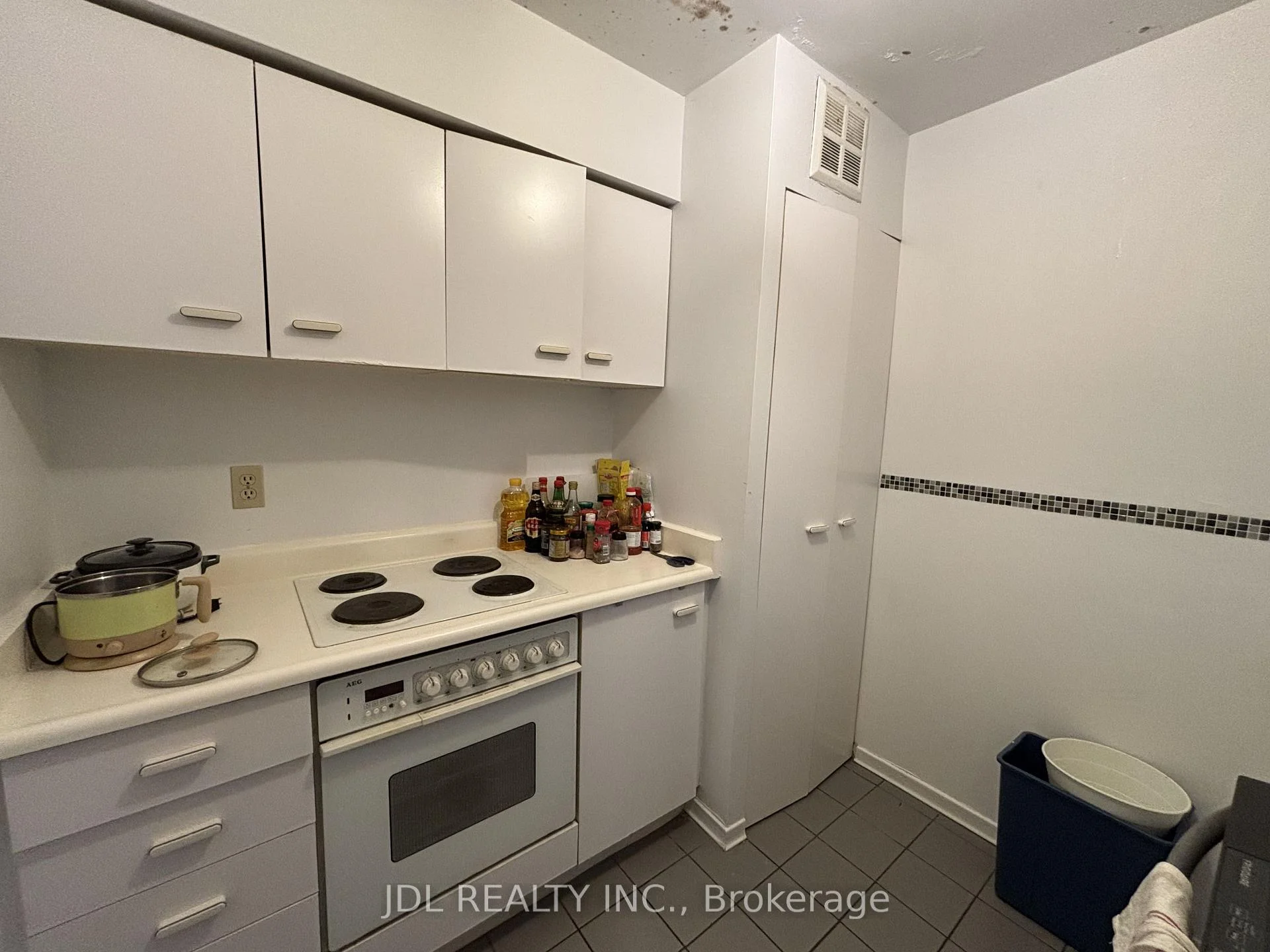 Photo 13 of Unit 1409, 1055 Bay Street, Toronto, Bay Street Corridor — HOMEH
