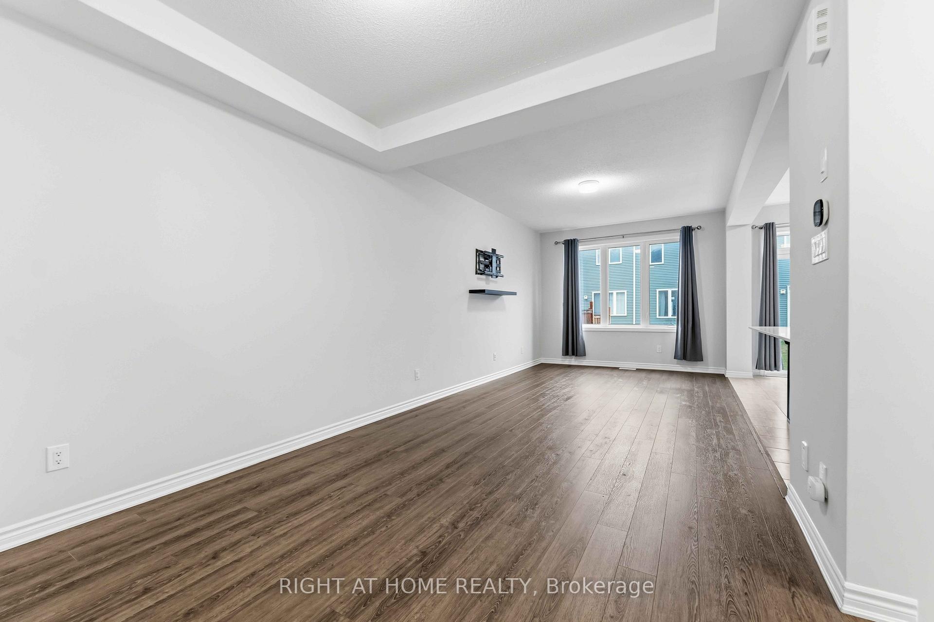 Photo 6 of 709 Derreen Avenue, Ottawa, Stittsville (North) — HOMEH