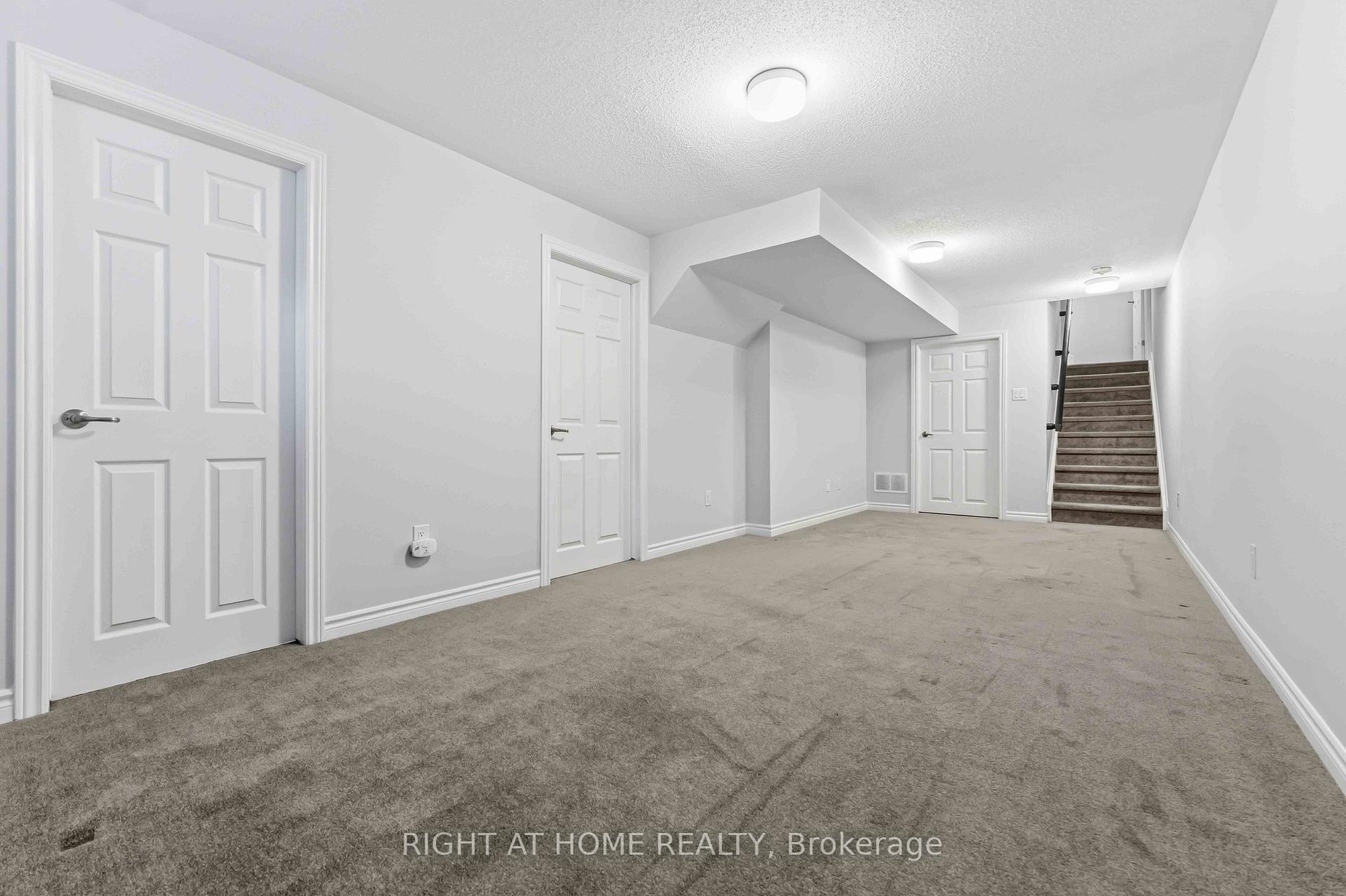 Photo 32 of 709 Derreen Avenue, Ottawa, Stittsville (North) — HOMEH