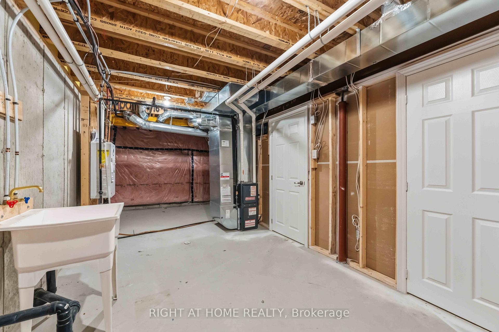 Photo 35 of 709 Derreen Avenue, Ottawa, Stittsville (North) — HOMEH