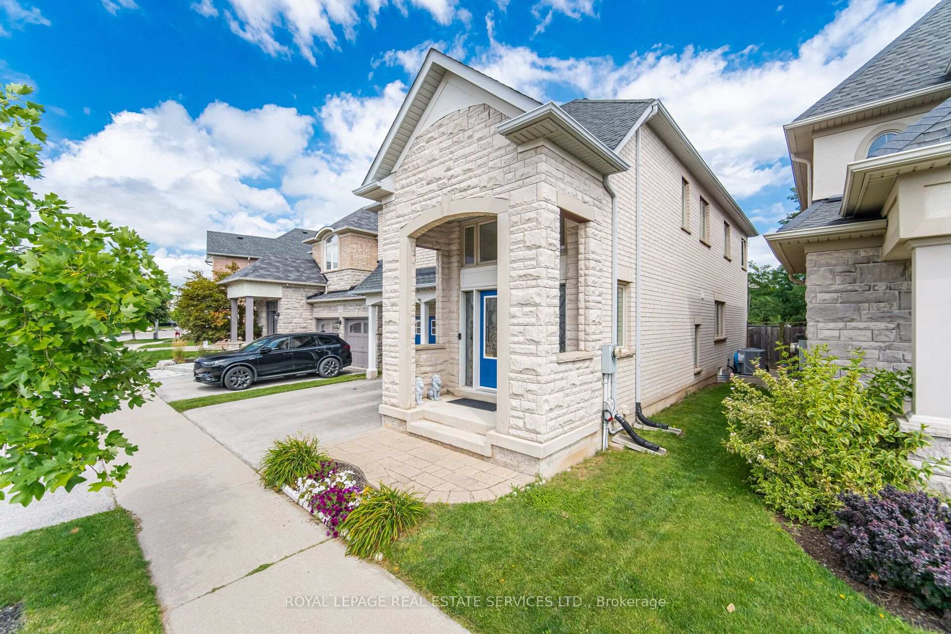 Photo 3 of 3093 Ferguson Drive, Burlington, Alton — HOMEH