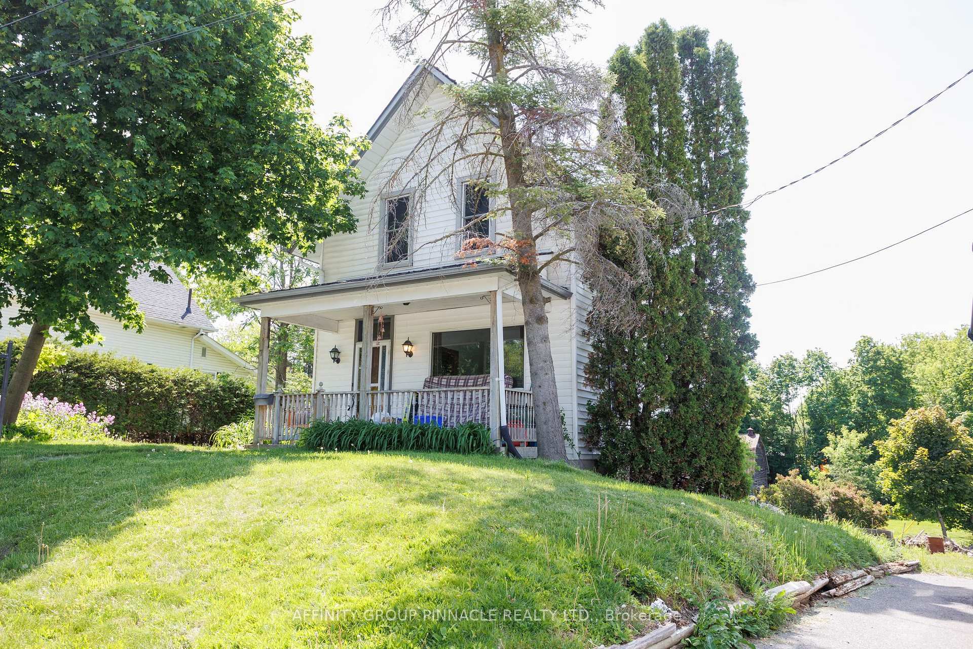 Photo 2 of 7 Colborne Street E, Kawartha Lakes, Lindsay — HOMEH