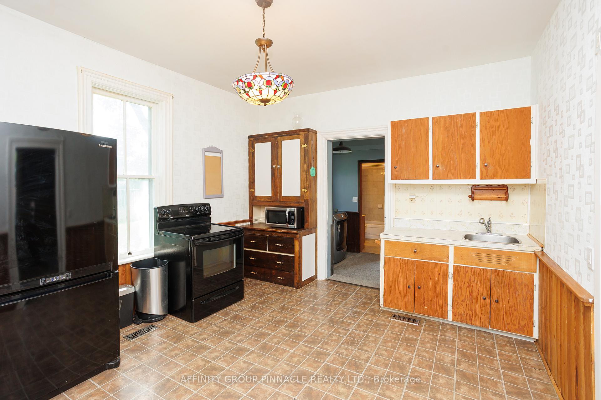 Photo 10 of 7 Colborne Street E, Kawartha Lakes, Lindsay — HOMEH