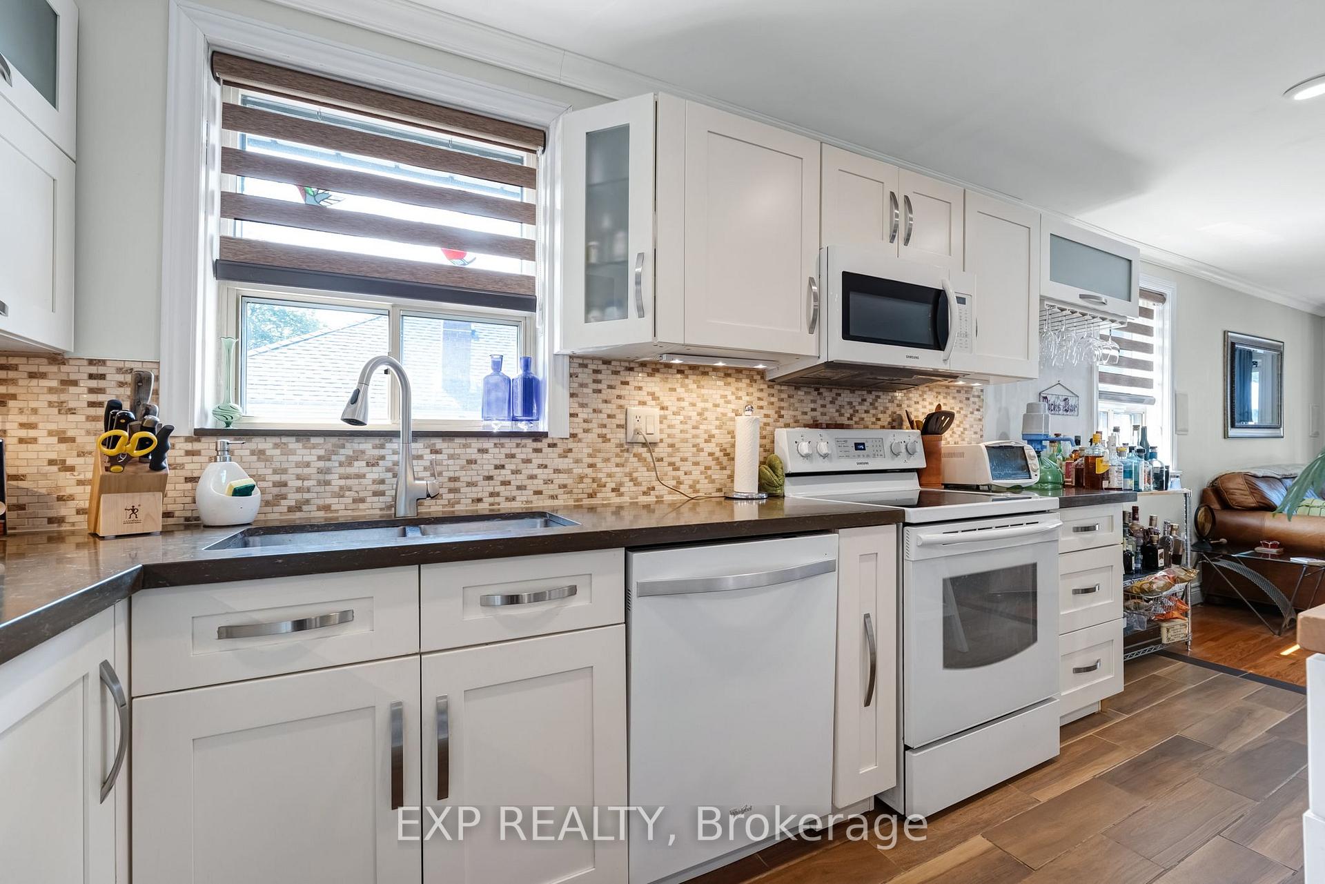Photo 9 of 48 Sixteenth Street, Etobicoke, New Toronto — HOMEH