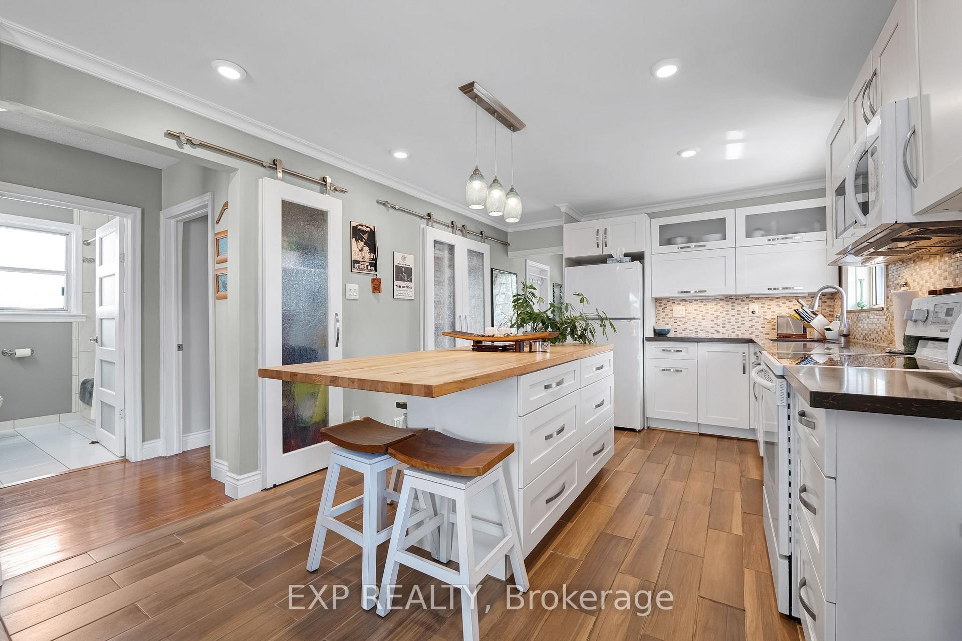 Photo 10 of 48 Sixteenth Street, Etobicoke, New Toronto — HOMEH