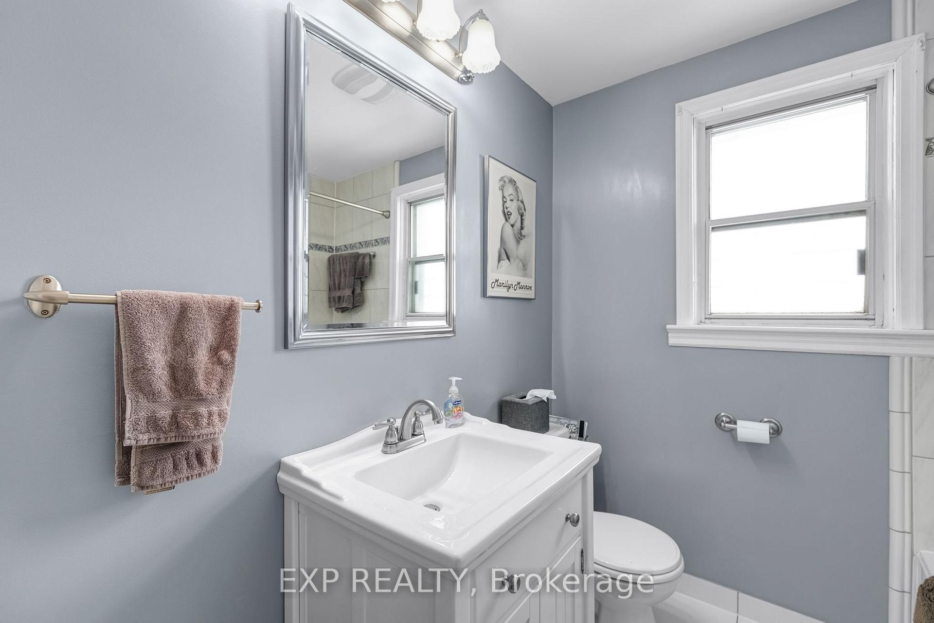 Photo 21 of 48 Sixteenth Street, Etobicoke, New Toronto — HOMEH