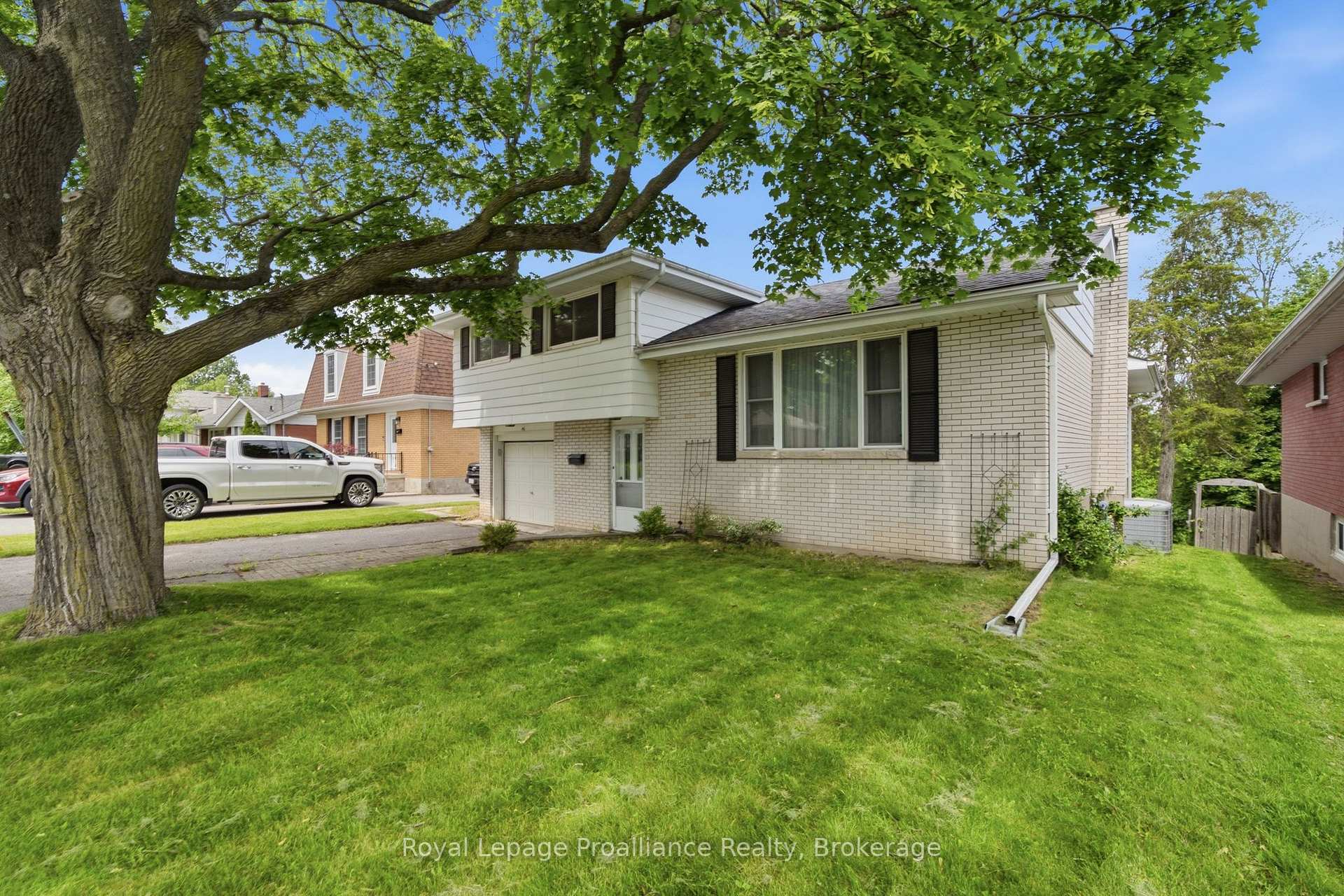 Photo 4 of 46 Edgehill Road, Belleville, Belleville Ward — HOMEH