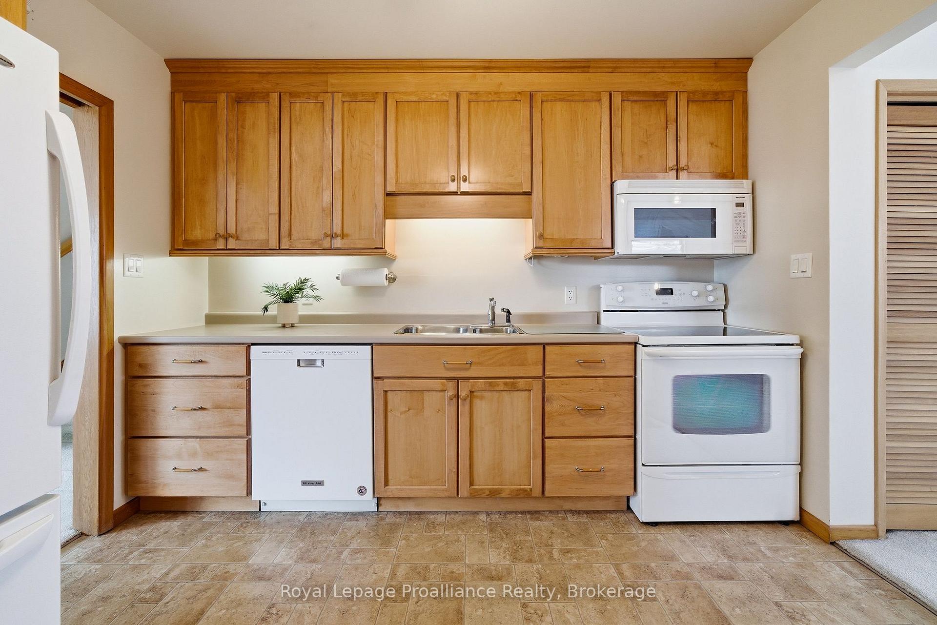 Photo 13 of 46 Edgehill Road, Belleville, Belleville Ward — HOMEH