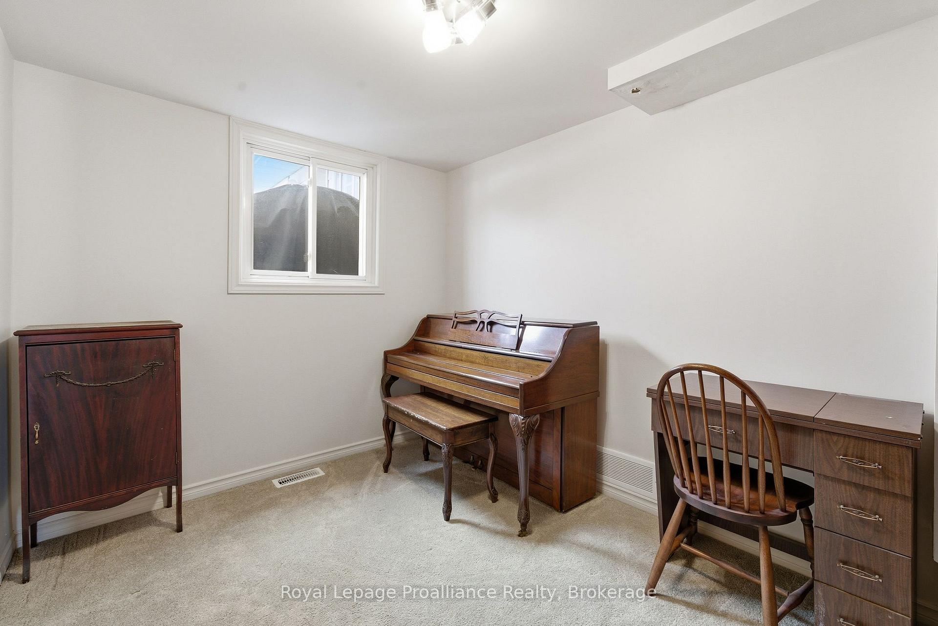 Photo 20 of 46 Edgehill Road, Belleville, Belleville Ward — HOMEH