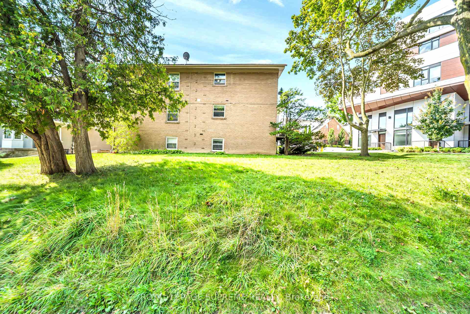 Photo 5 of Unit 4, 135 Kingsway Crescent, Etobicoke, Kingsway South — HOMEH