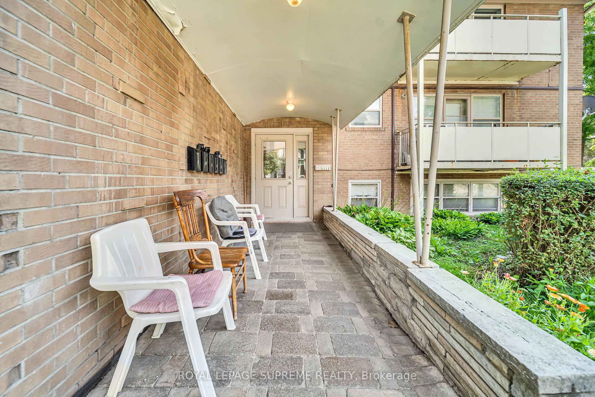 Photo 6 of Unit 4, 135 Kingsway Crescent, Etobicoke, Kingsway South — HOMEH