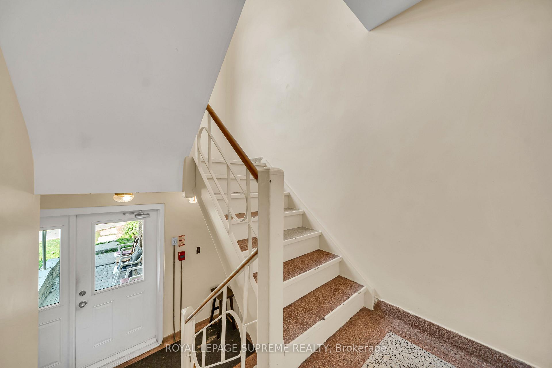 Photo 8 of Unit 4, 135 Kingsway Crescent, Etobicoke, Kingsway South — HOMEH