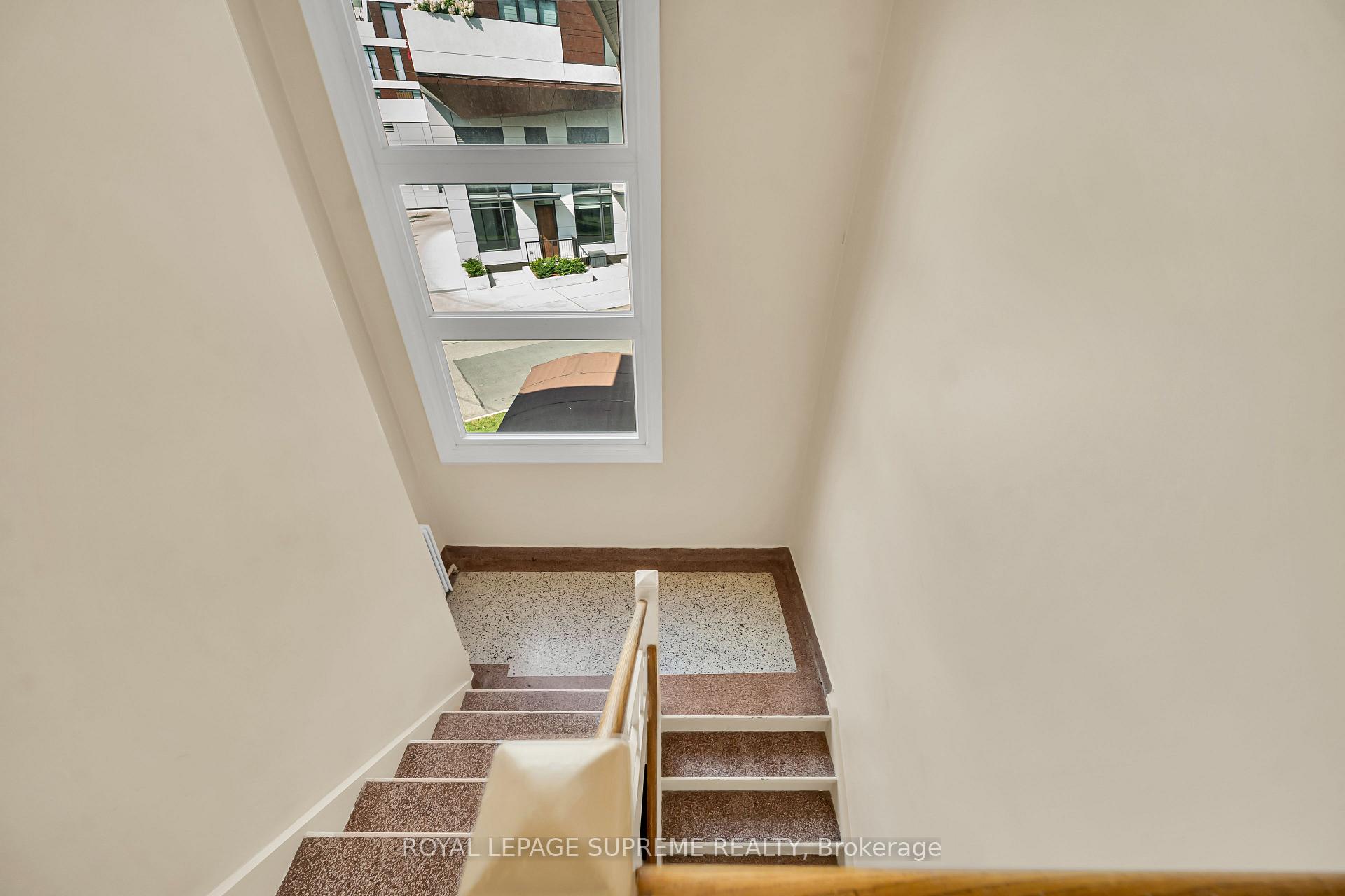 Photo 10 of Unit 4, 135 Kingsway Crescent, Etobicoke, Kingsway South — HOMEH