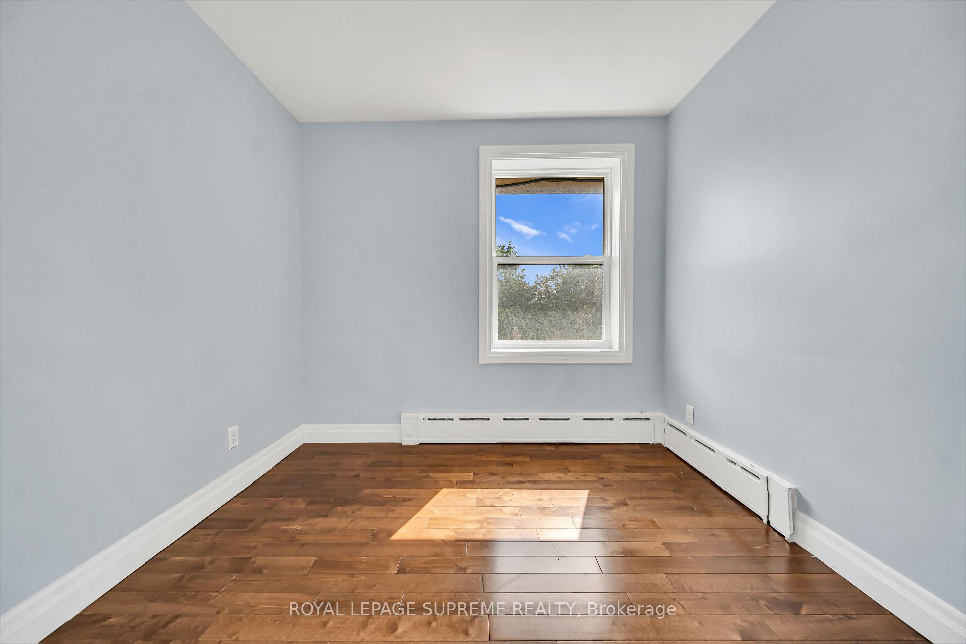 Photo 17 of Unit 4, 135 Kingsway Crescent, Etobicoke, Kingsway South — HOMEH