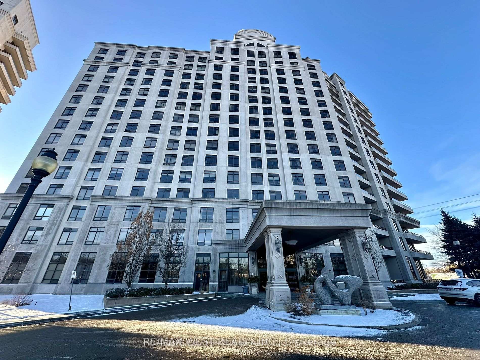 Photo 1 of Unit 302, 9235 Jane Street, Vaughan, Maple — HOMEH