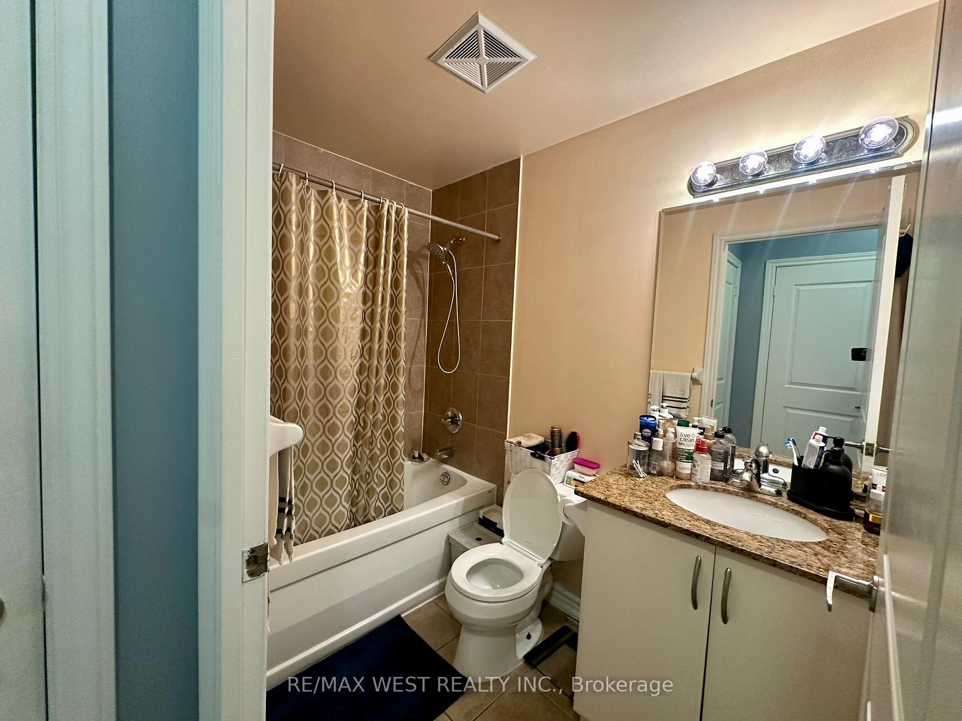 Photo 4 of Unit 302, 9235 Jane Street, Vaughan, Maple — HOMEH