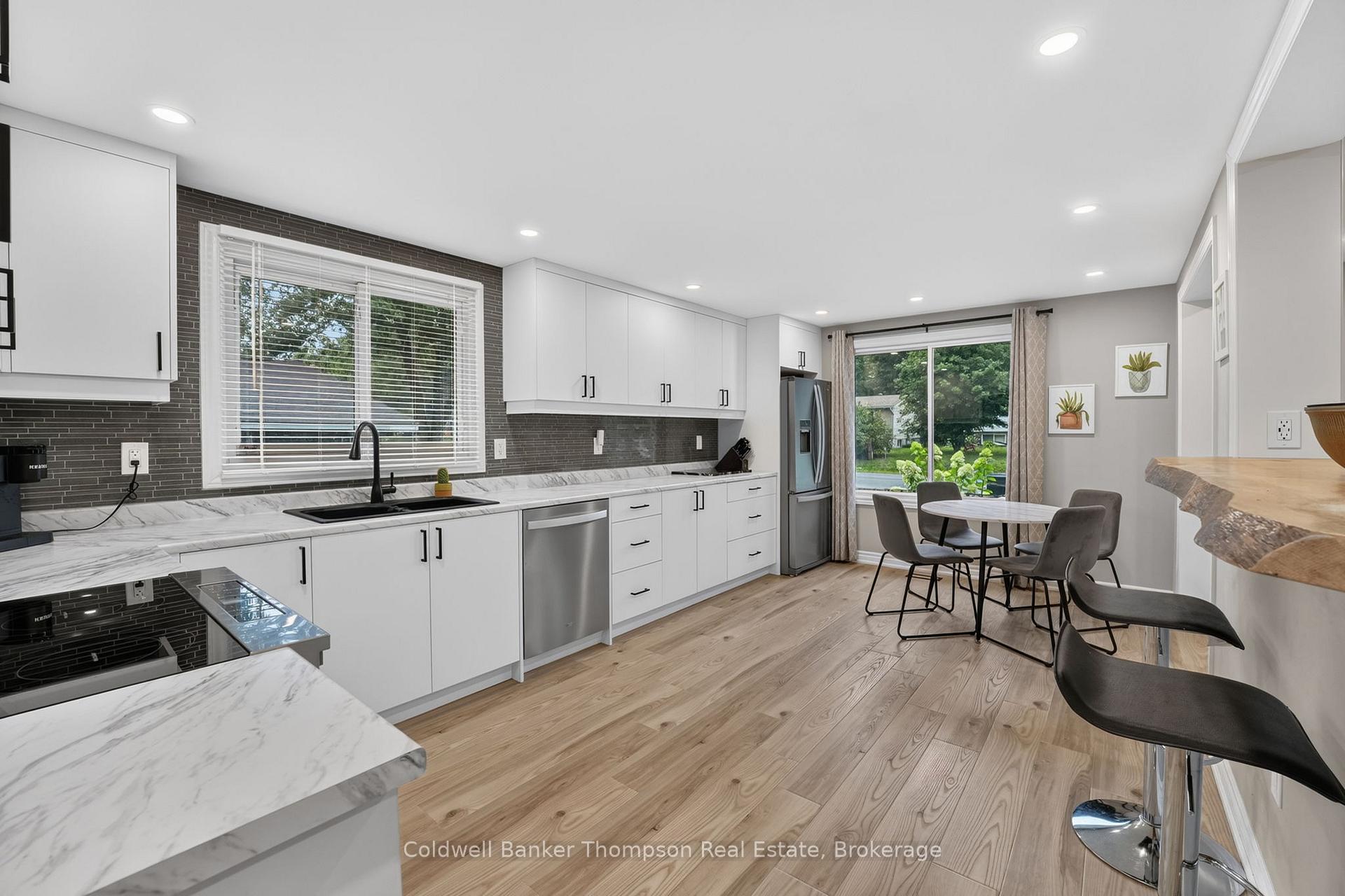Photo 3 of 17 Dudley Drive, Bracebridge — HOMEH