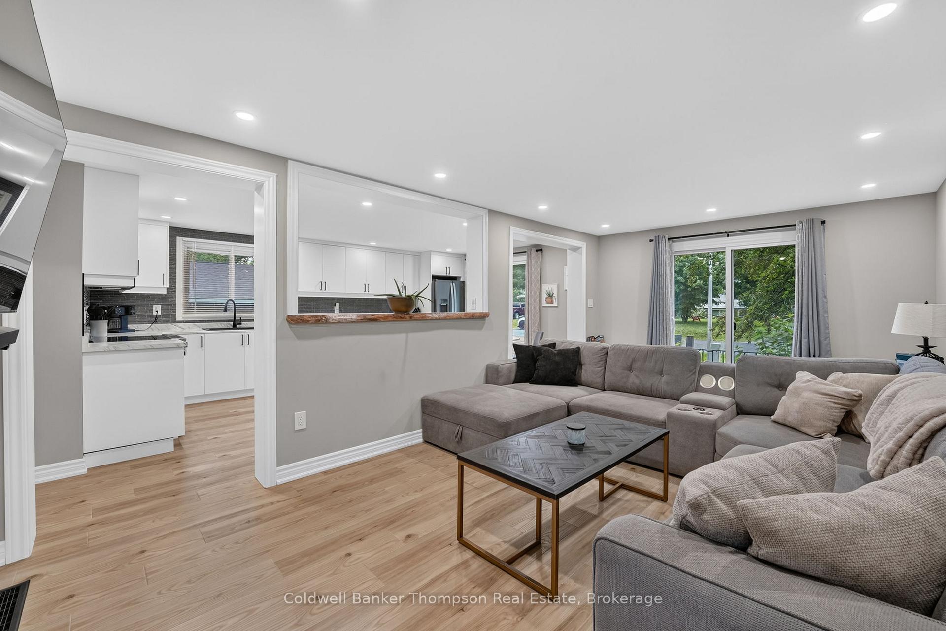 Photo 4 of 17 Dudley Drive, Bracebridge — HOMEH