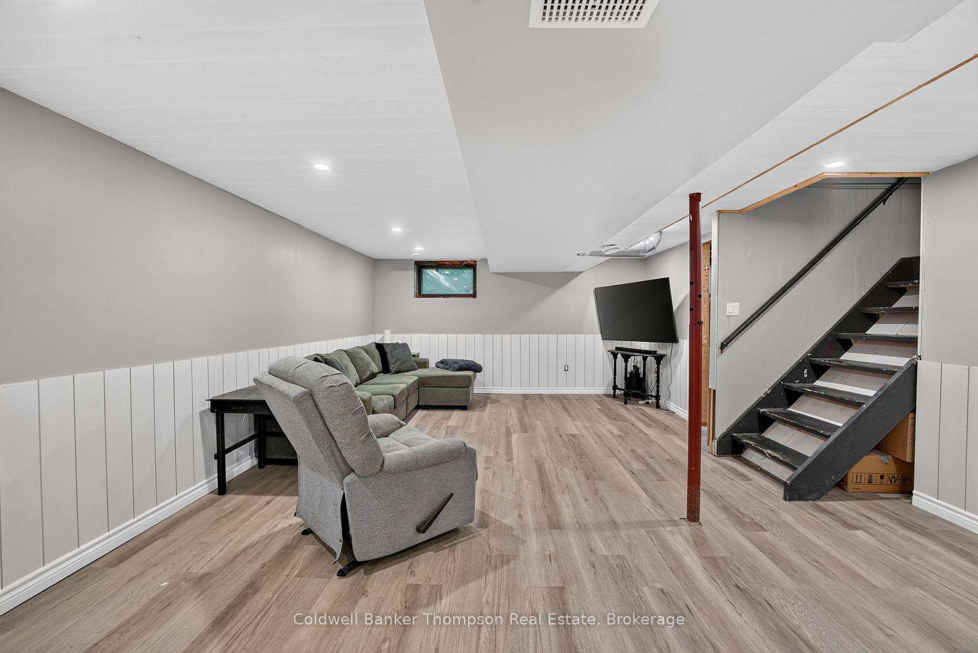 Photo 33 of 17 Dudley Drive, Bracebridge — HOMEH