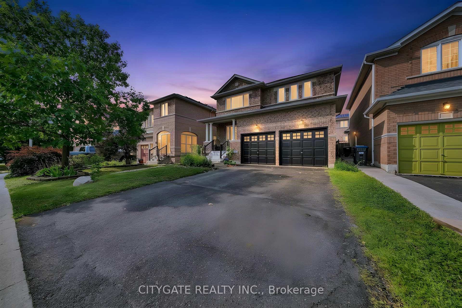 Photo 3 of 40 Linderwood Drive, Brampton, Fletcher's Meadow — HOMEH