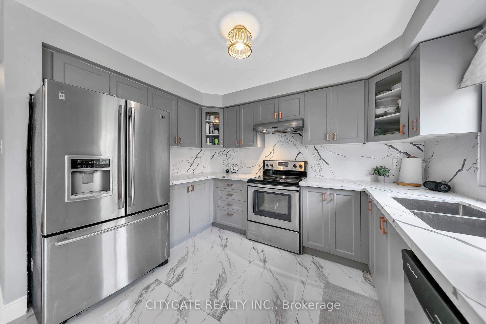 Photo 6 of 40 Linderwood Drive, Brampton, Fletcher's Meadow — HOMEH