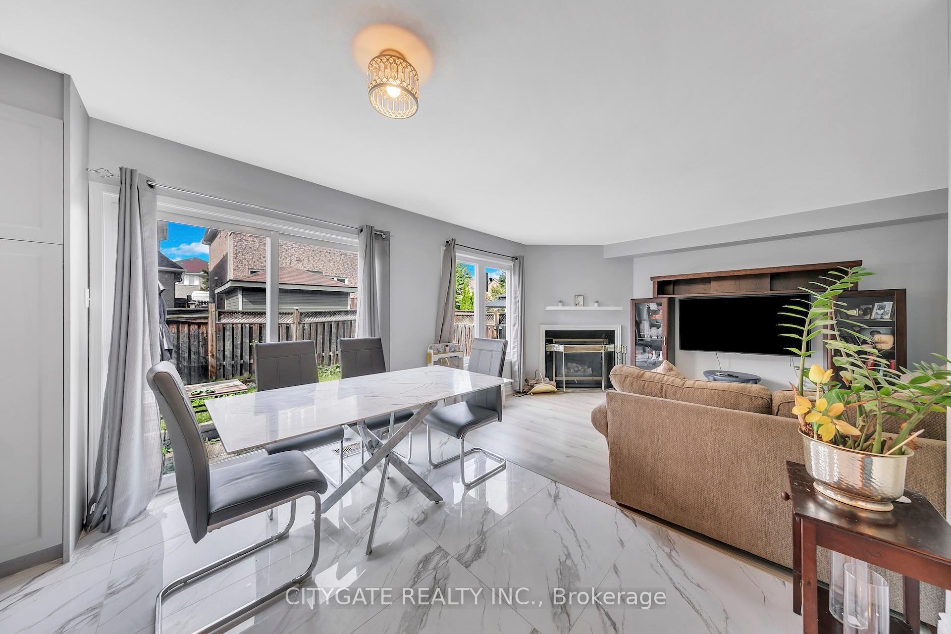 Photo 8 of 40 Linderwood Drive, Brampton, Fletcher's Meadow — HOMEH