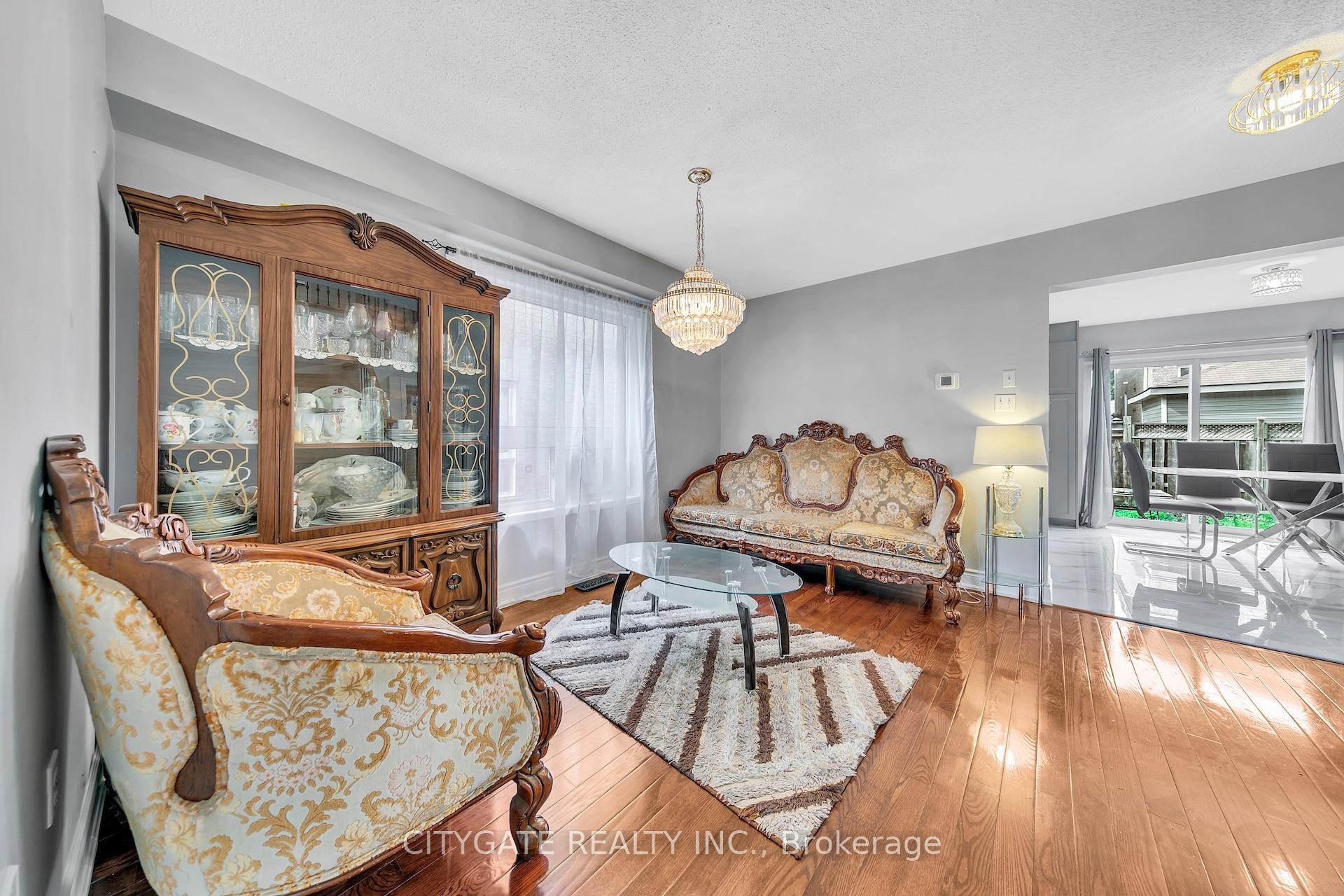 Photo 9 of 40 Linderwood Drive, Brampton, Fletcher's Meadow — HOMEH
