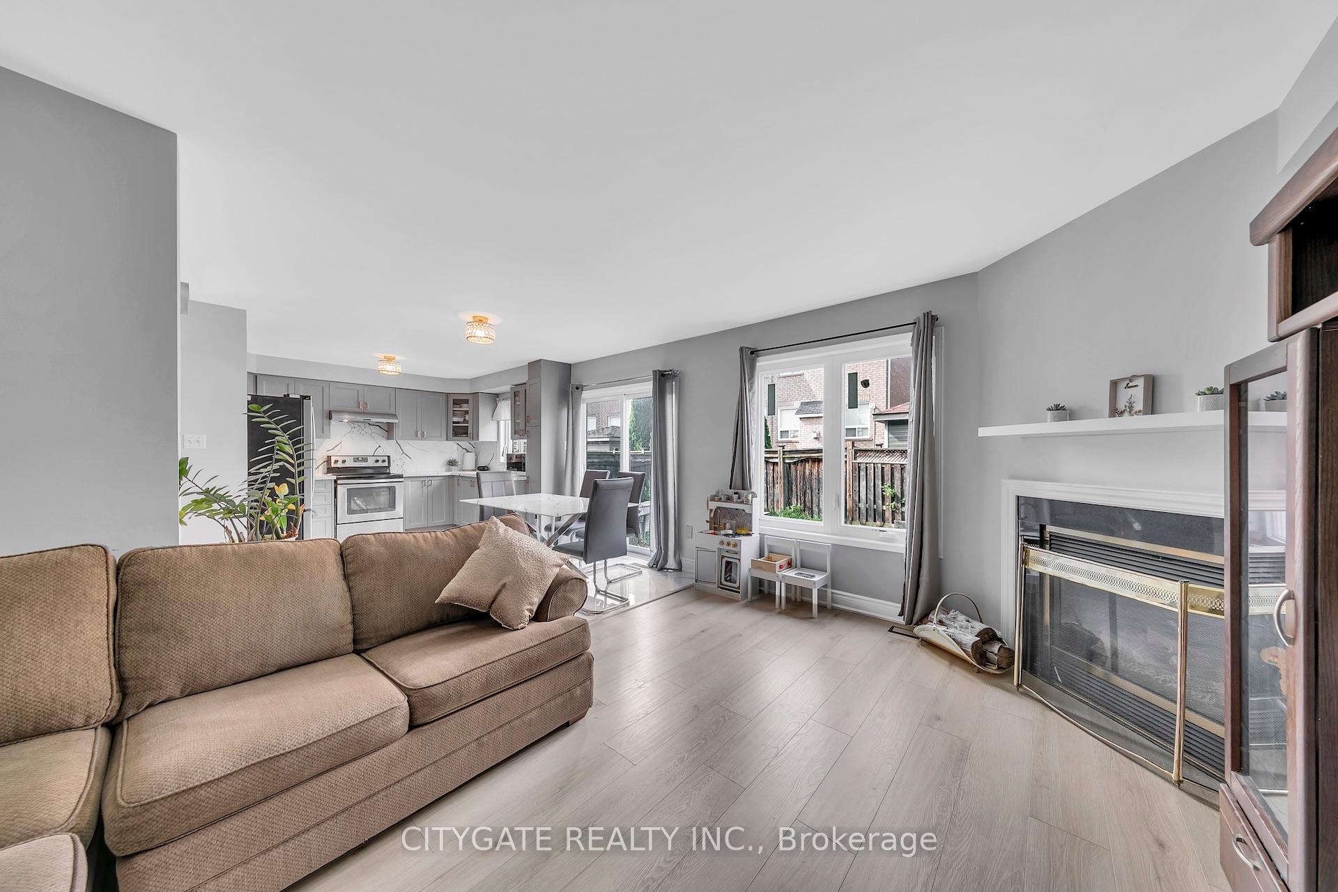 Photo 13 of 40 Linderwood Drive, Brampton, Fletcher's Meadow — HOMEH